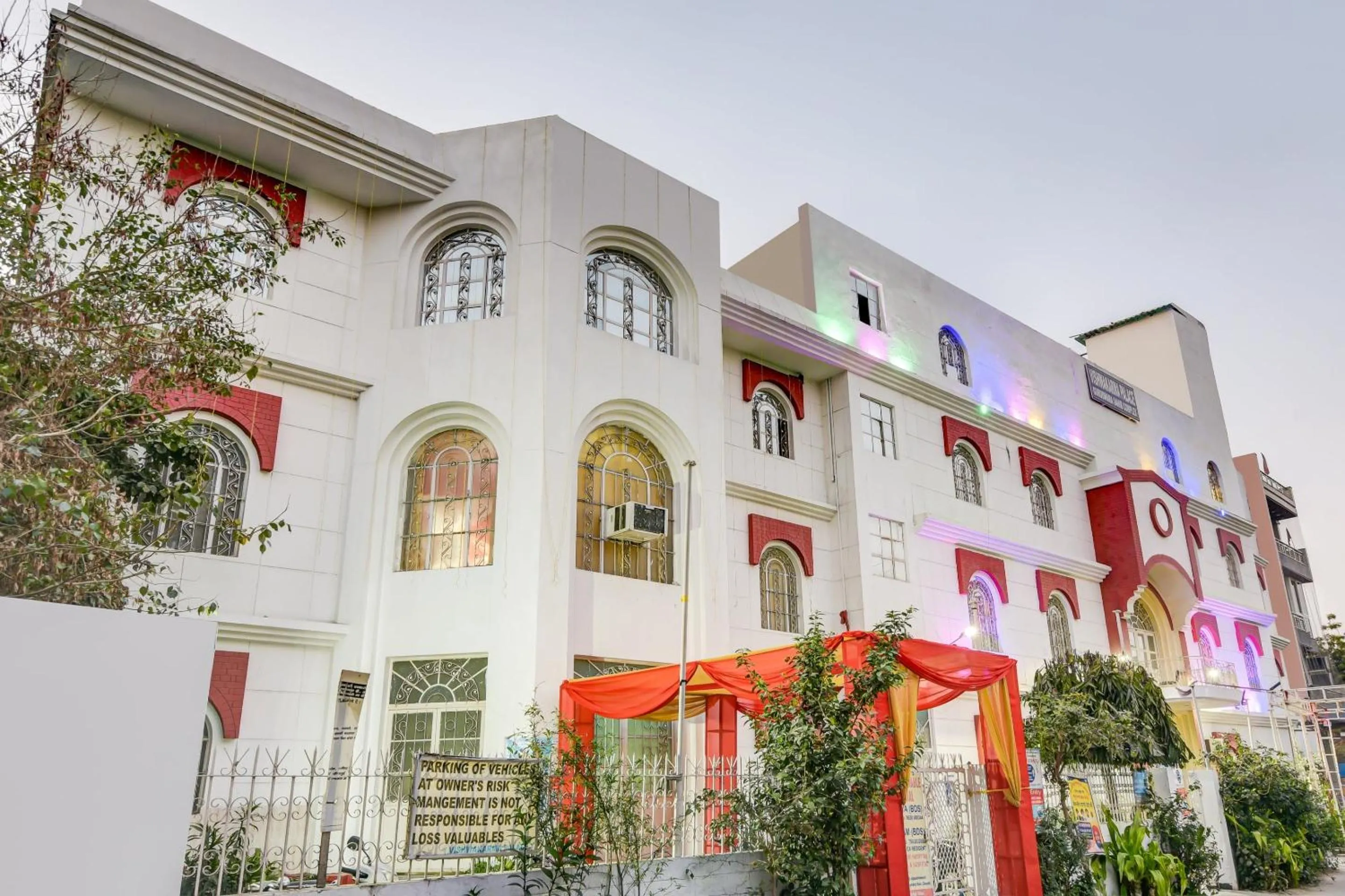 Facade/entrance in Hotel O Vishwakarma Palace