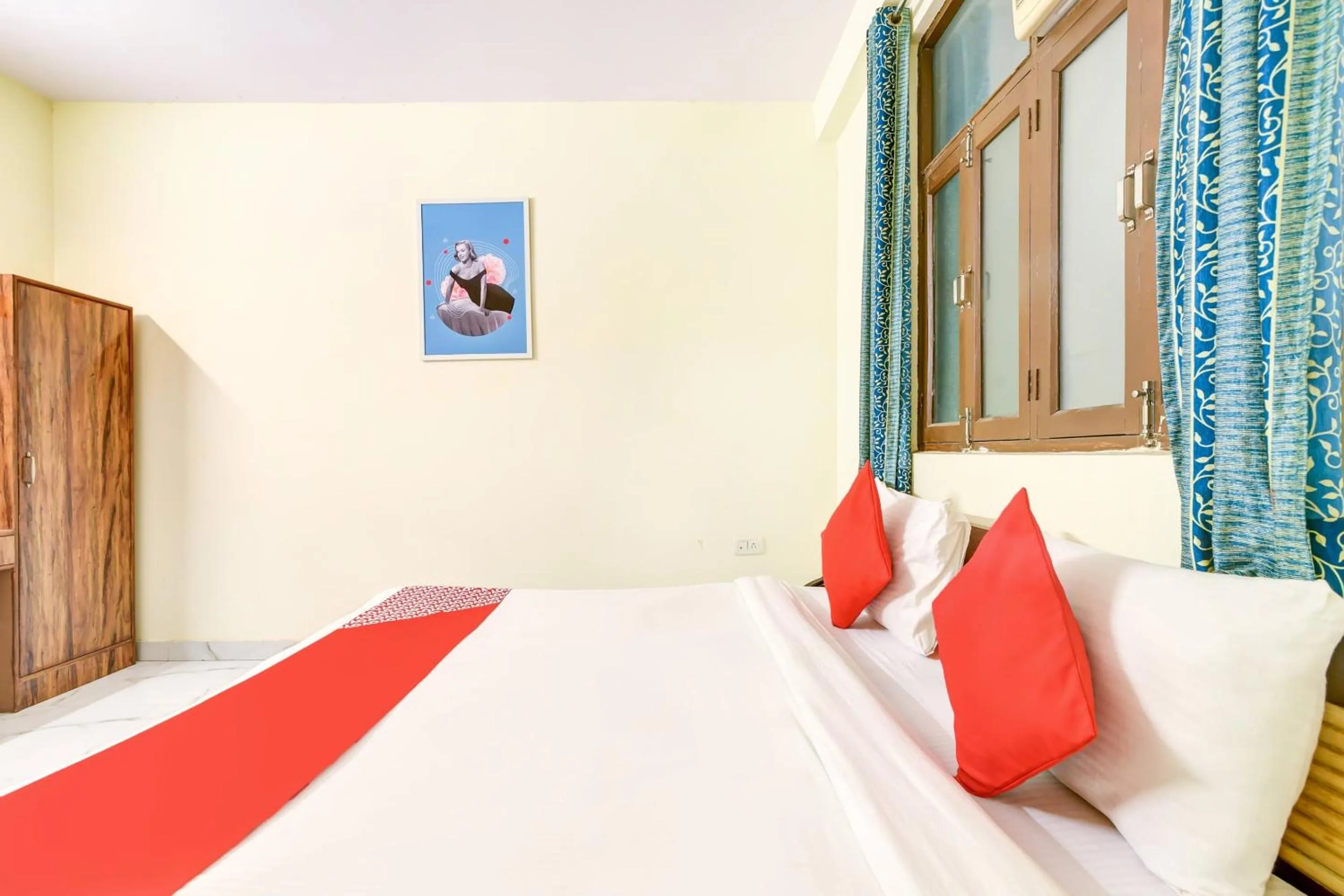 Bedroom, Bed in Hotel O Vishwakarma Palace