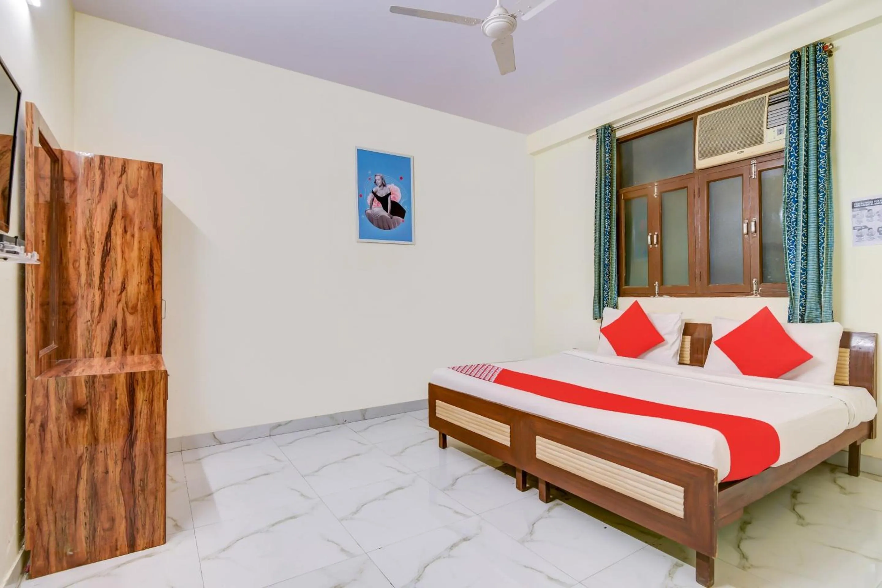 Bedroom, Bed in Hotel O Vishwakarma Palace