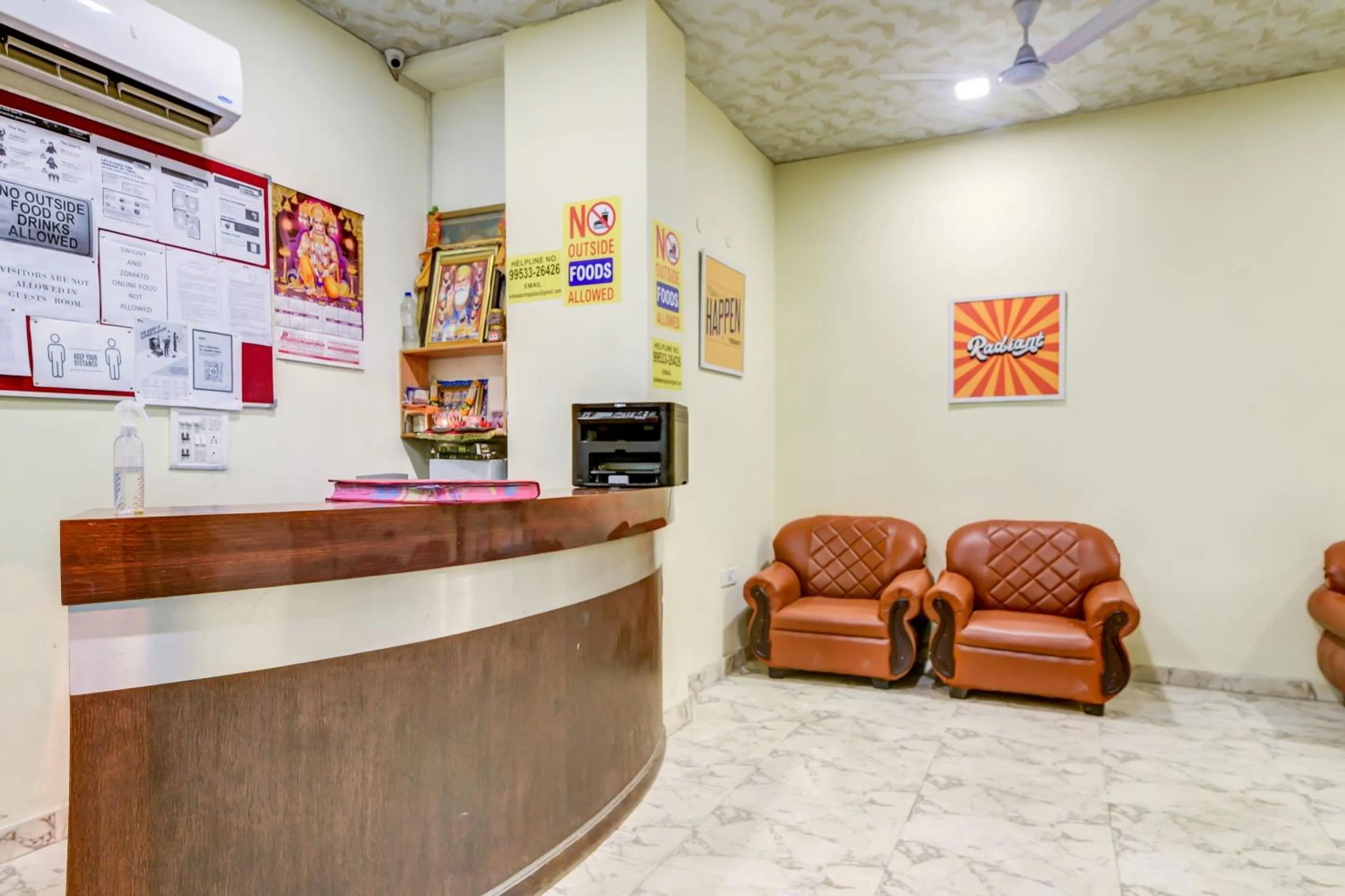Lobby or reception in Hotel O Vishwakarma Palace