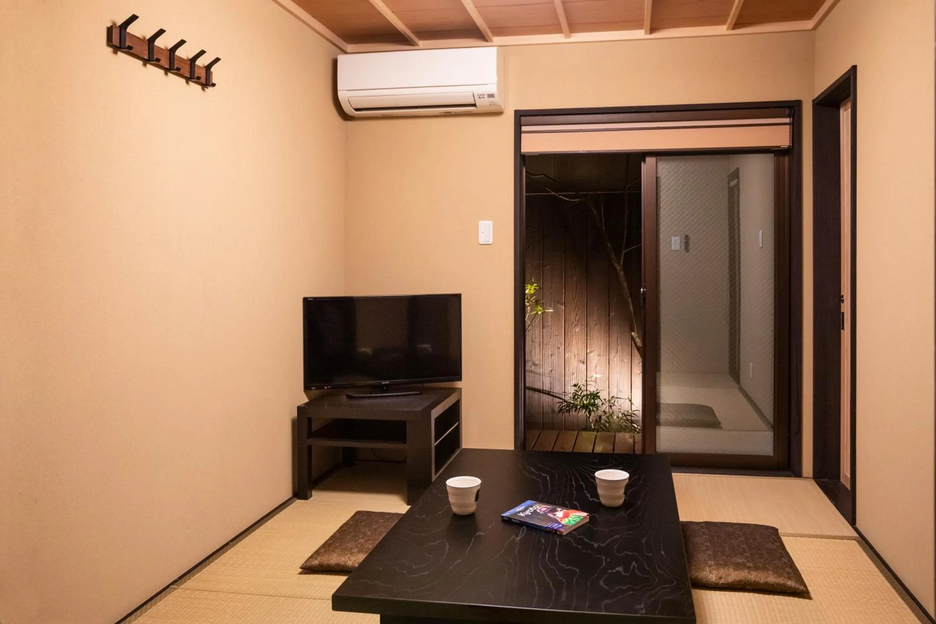 Photo of the whole room in Rinn Hanayacho Asagiri