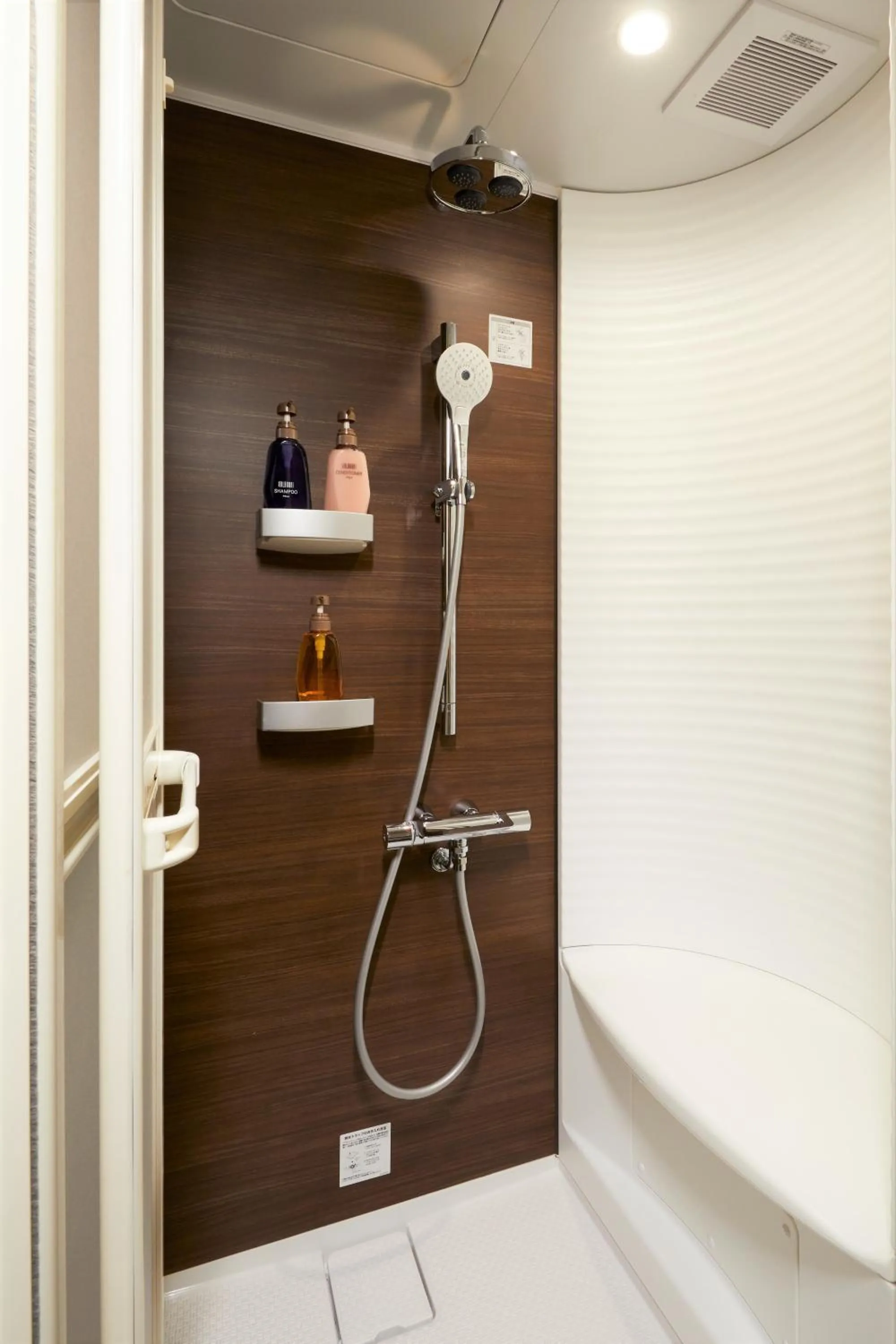 Shower in Rinn Hanayacho Asagiri