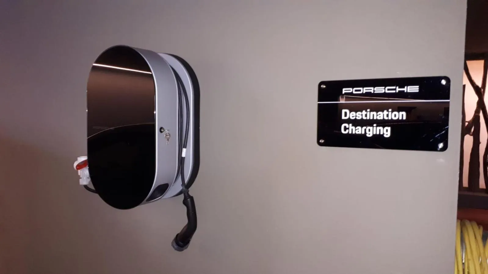 Parking in Presulis Hideaway Apartments & Restaurant