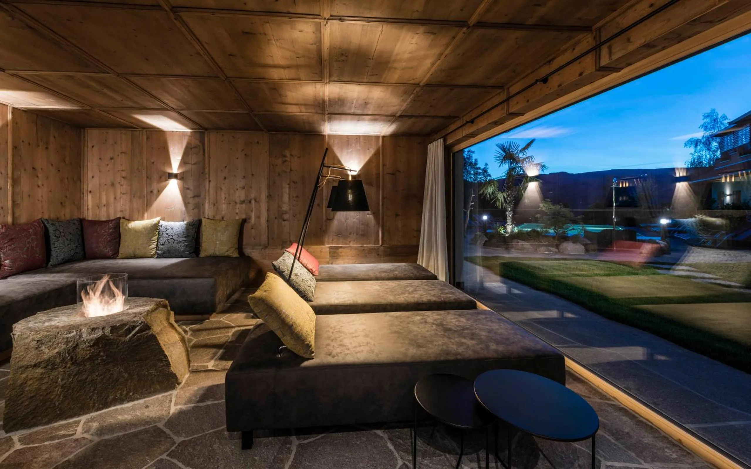 Patio in Presulis Hideaway Apartments & Restaurant