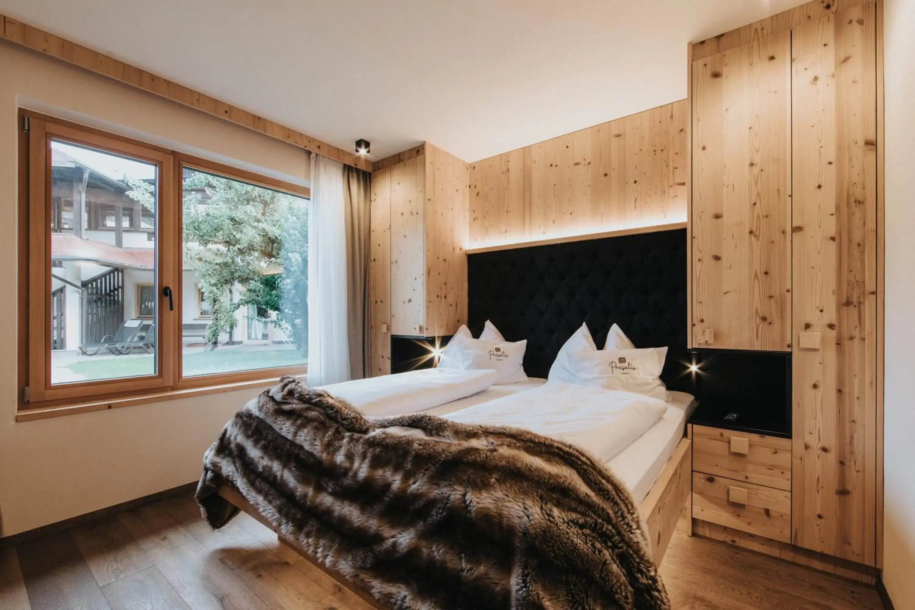 Deluxe Suite in Presulis Hideaway Apartments & Restaurant Deluxe Suite in Presulis Hideaway Apartments & Restaurant