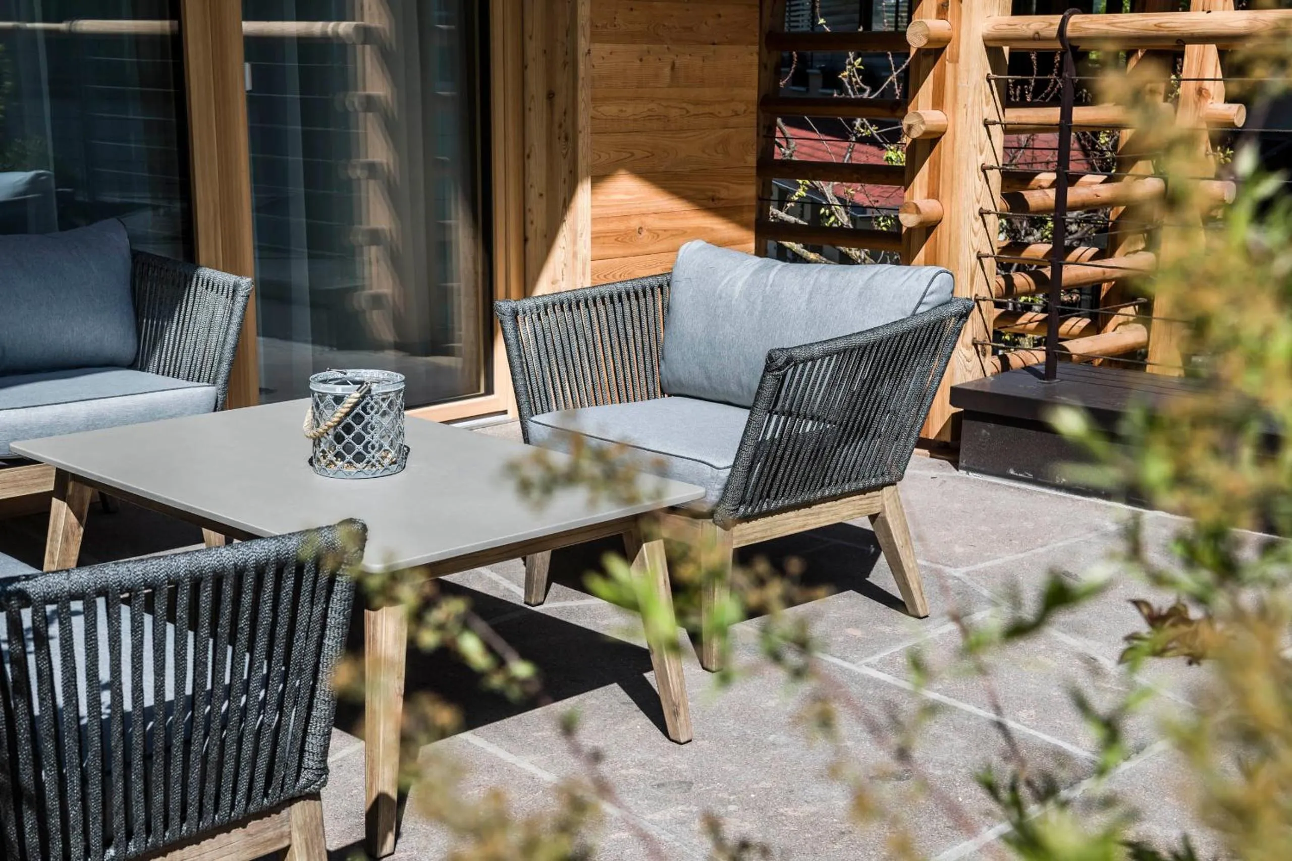 Patio in Presulis Hideaway Apartments & Restaurant