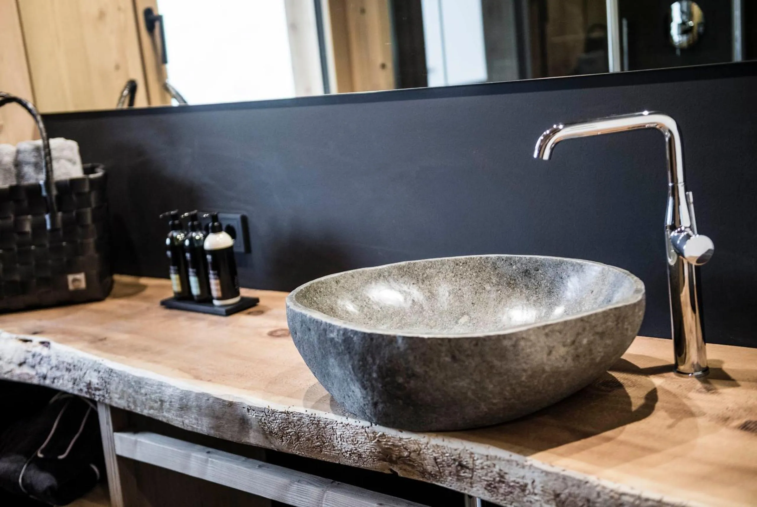 Shower in Presulis Hideaway Apartments & Restaurant