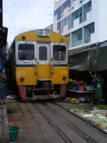 Off site in Ruenthai Ampawa