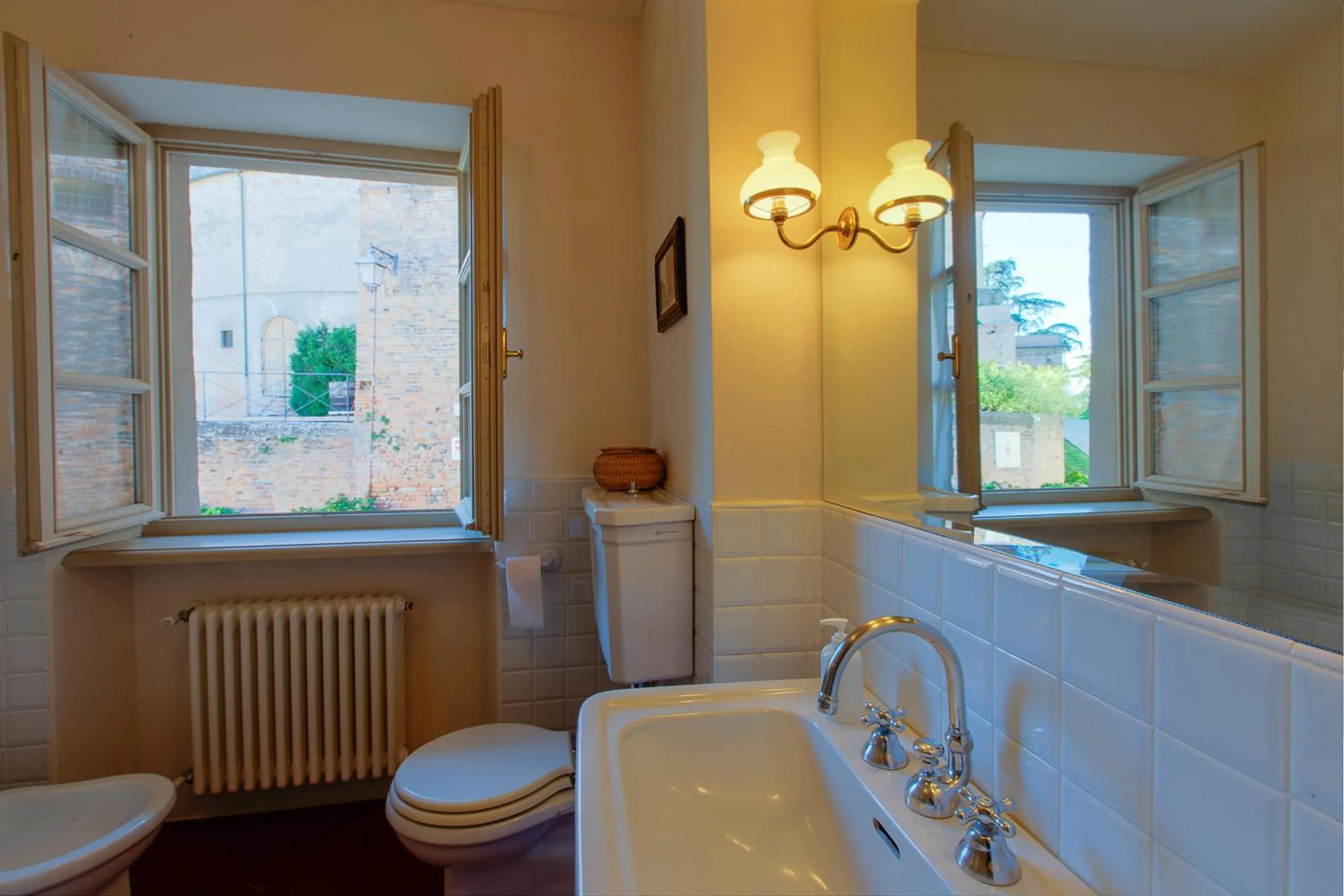 Bathroom in Marchesi Alfieri - Cantine e Ospitalità