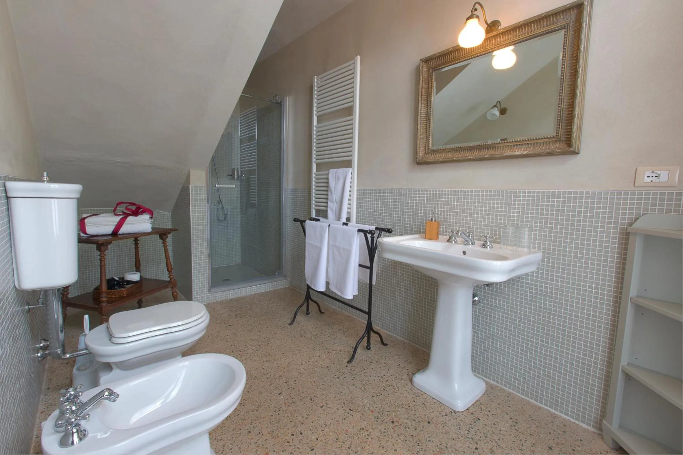 Bathroom in Marchesi Alfieri - Cantine e Ospitalità