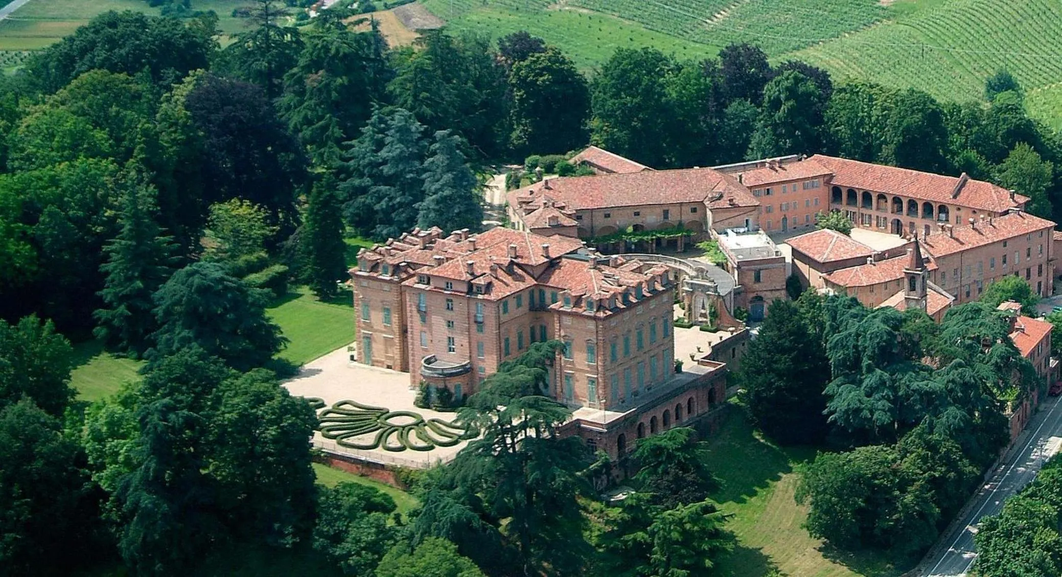 Bird's eye view in Marchesi Alfieri - Cantine e Ospitalità