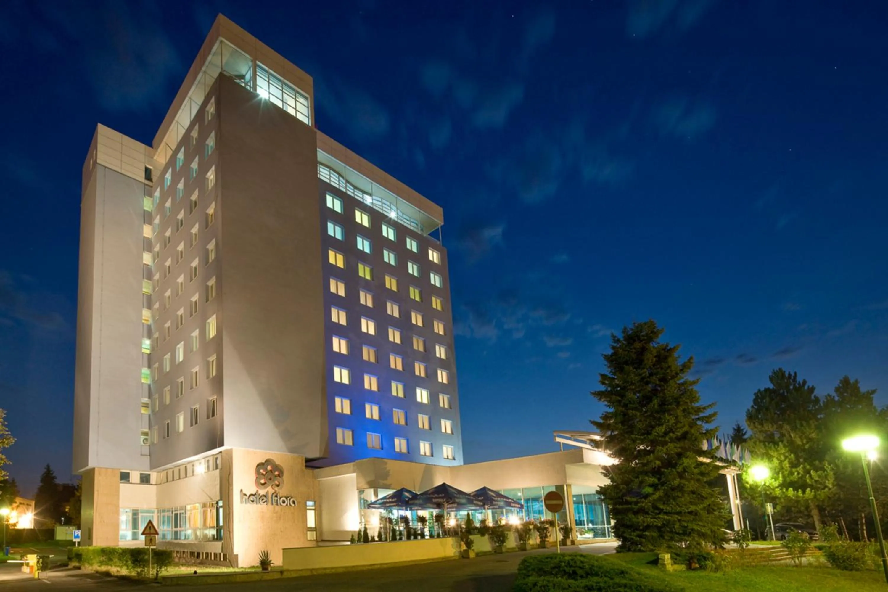 Property building in CENTRAL PARK FLORA