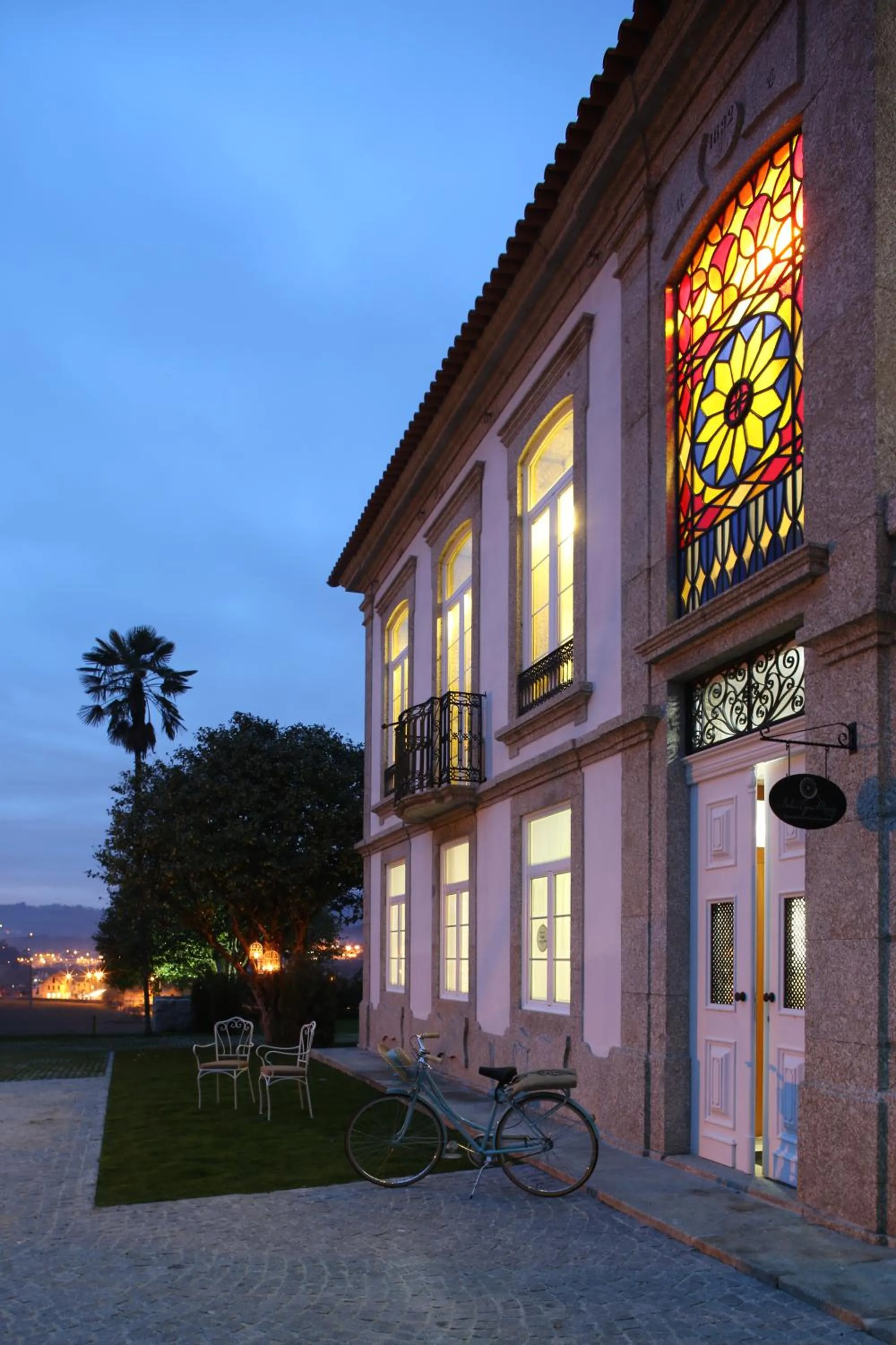 Facade/entrance in Solar Egas Moniz-Charming House & Local Experiences