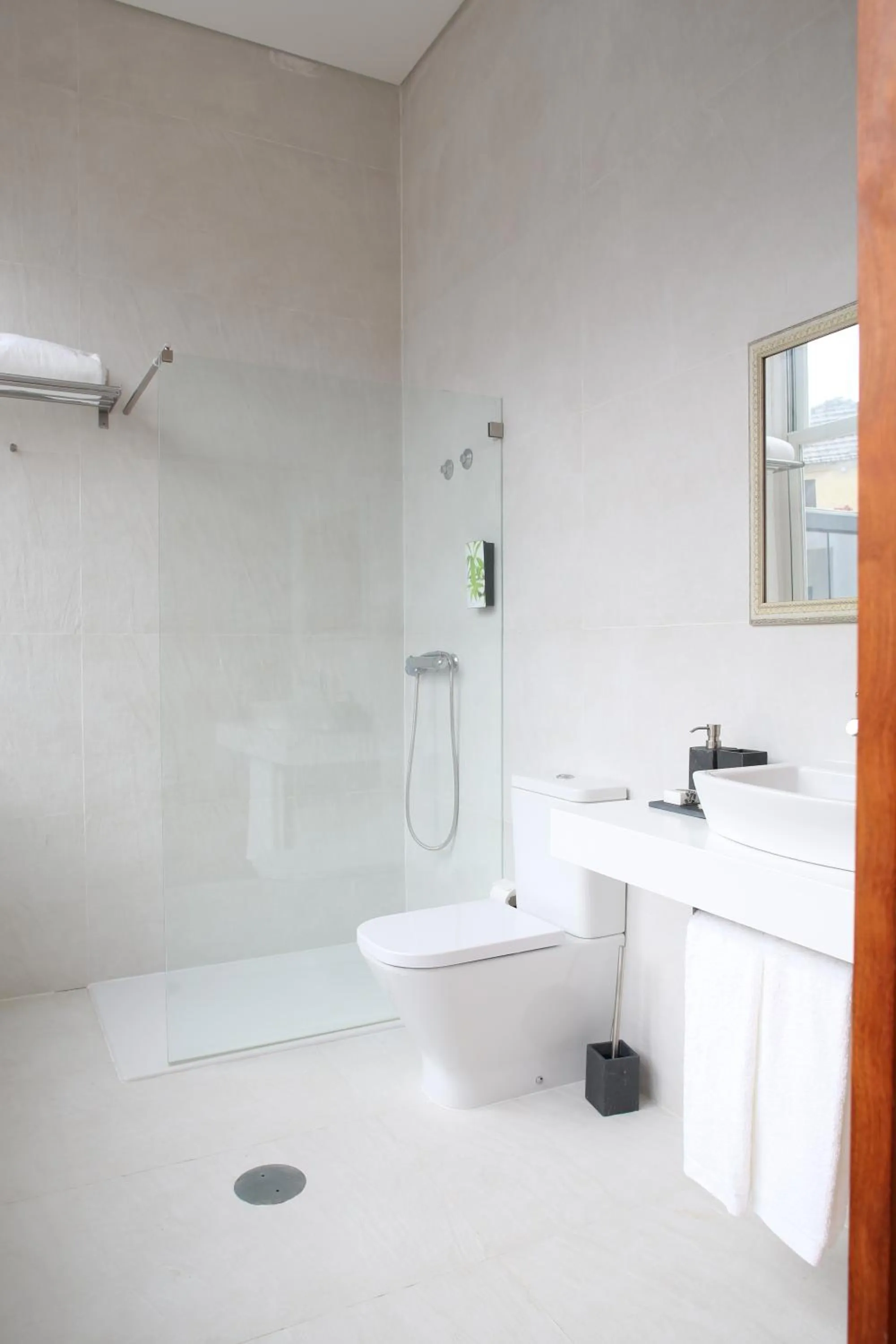 Bathroom in Solar Egas Moniz-Charming House & Local Experiences