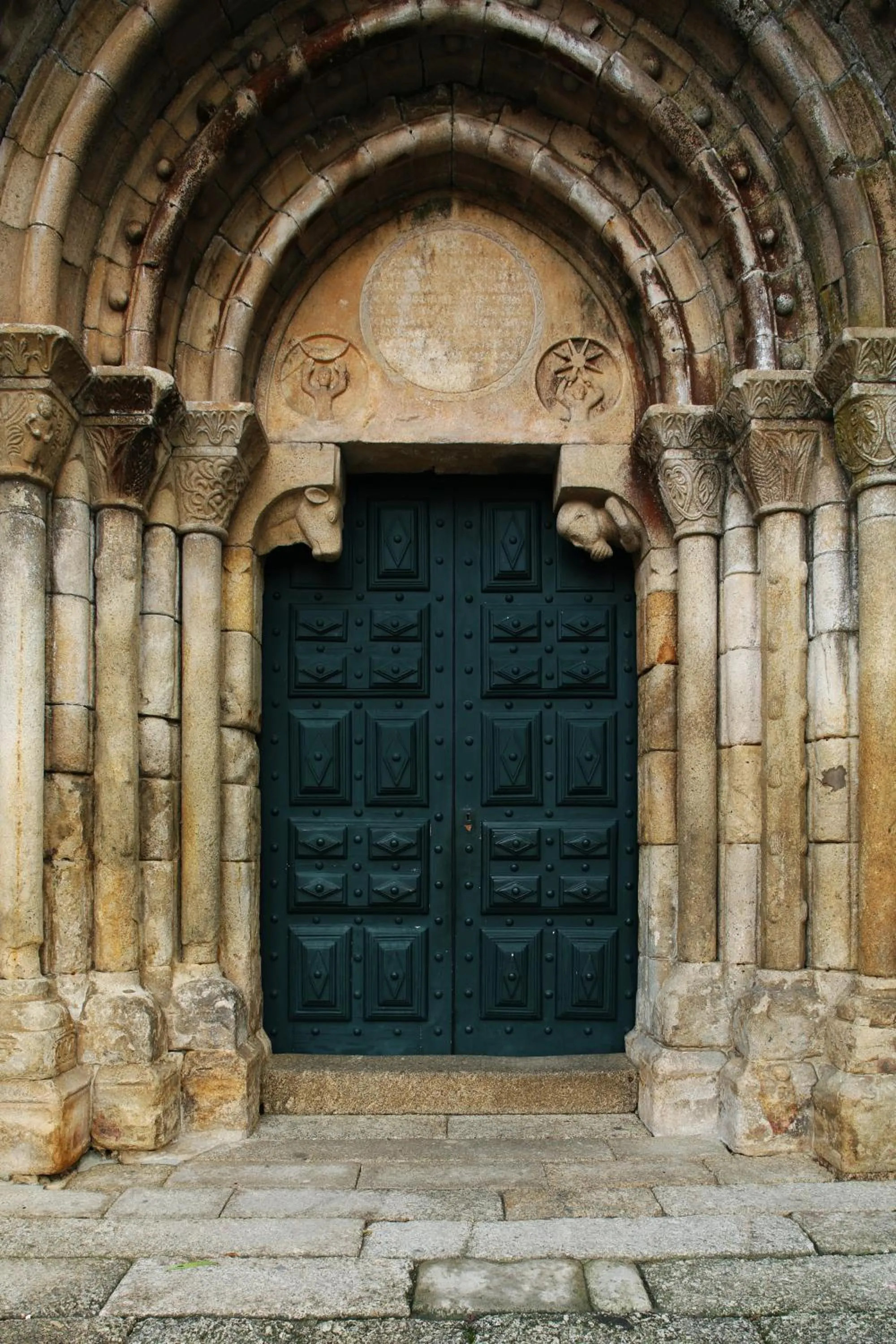 Facade/entrance in Solar Egas Moniz-Charming House & Local Experiences