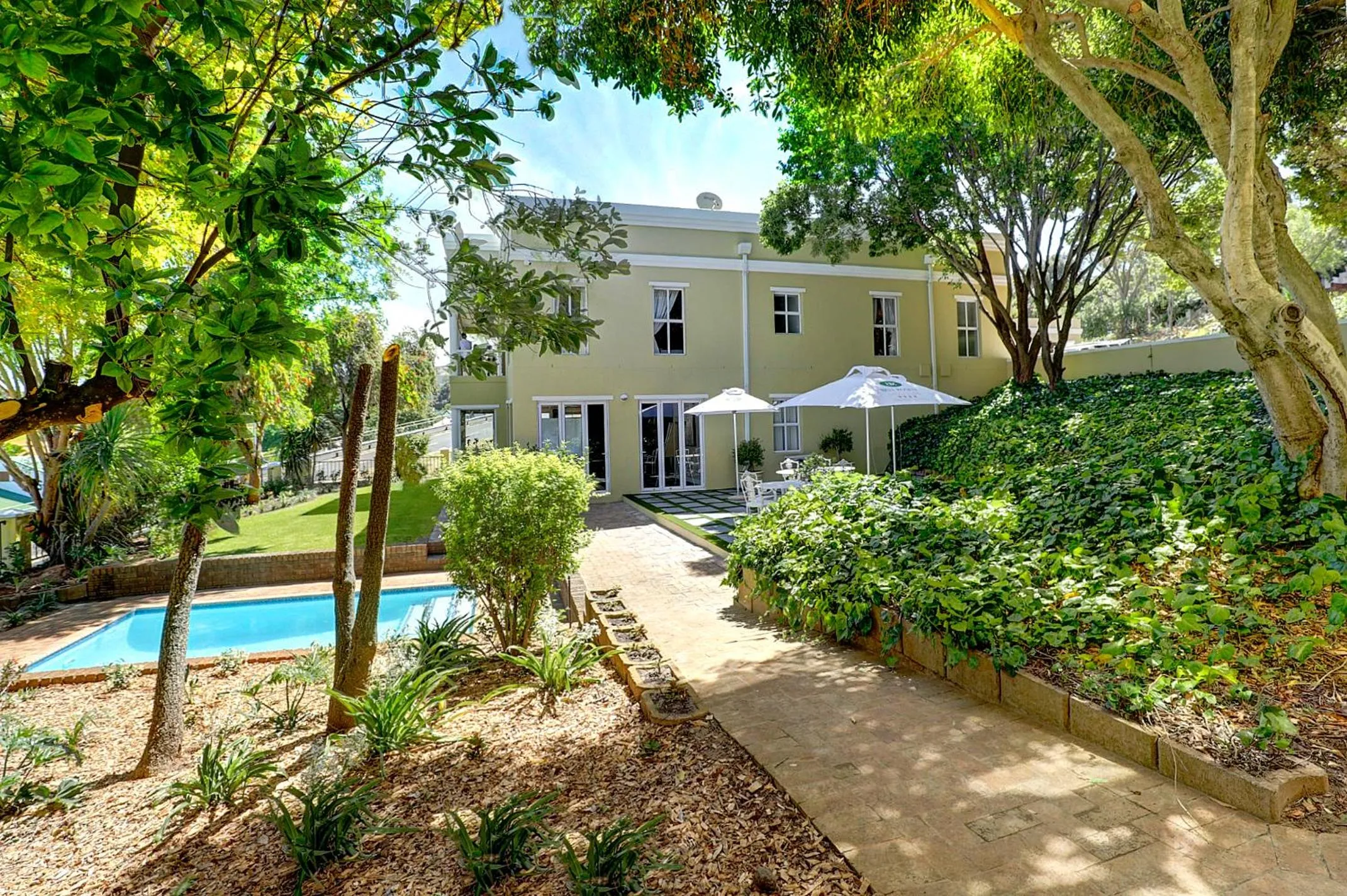 Garden view in Bell Rosen Guest House
