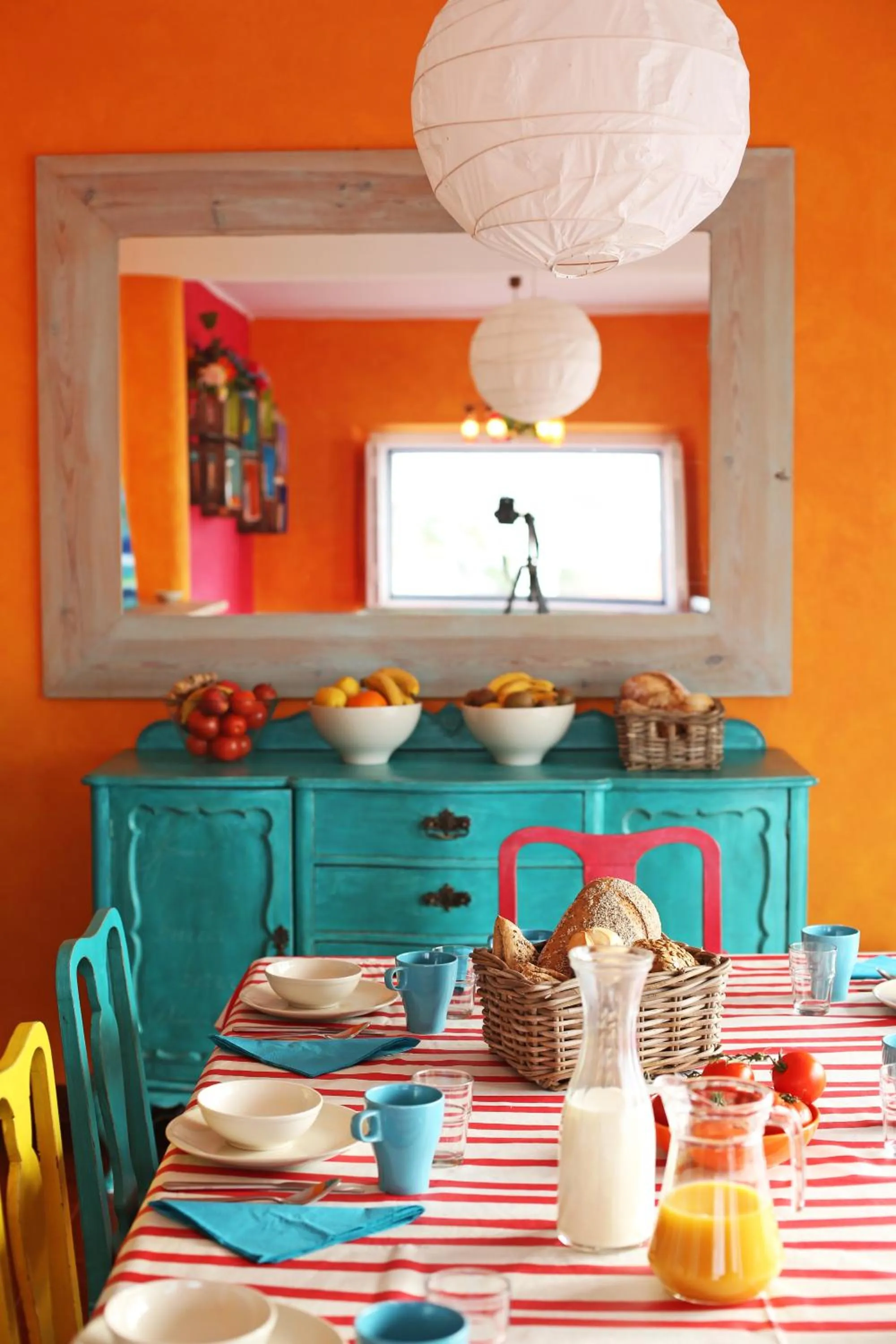 Communal lounge/ TV room in Chill in Ericeira Surf House