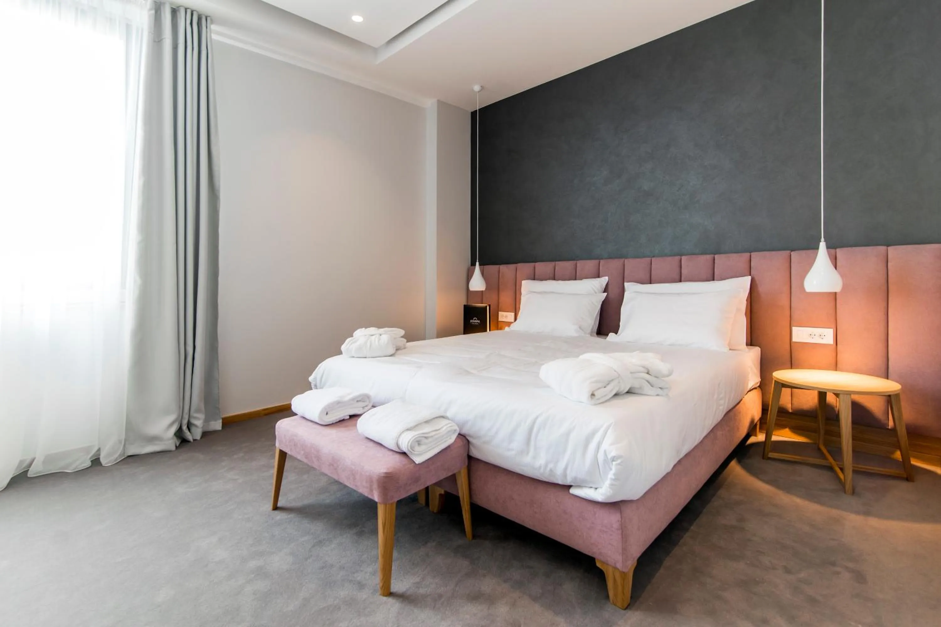 Bed in Korpa Deli Rooms