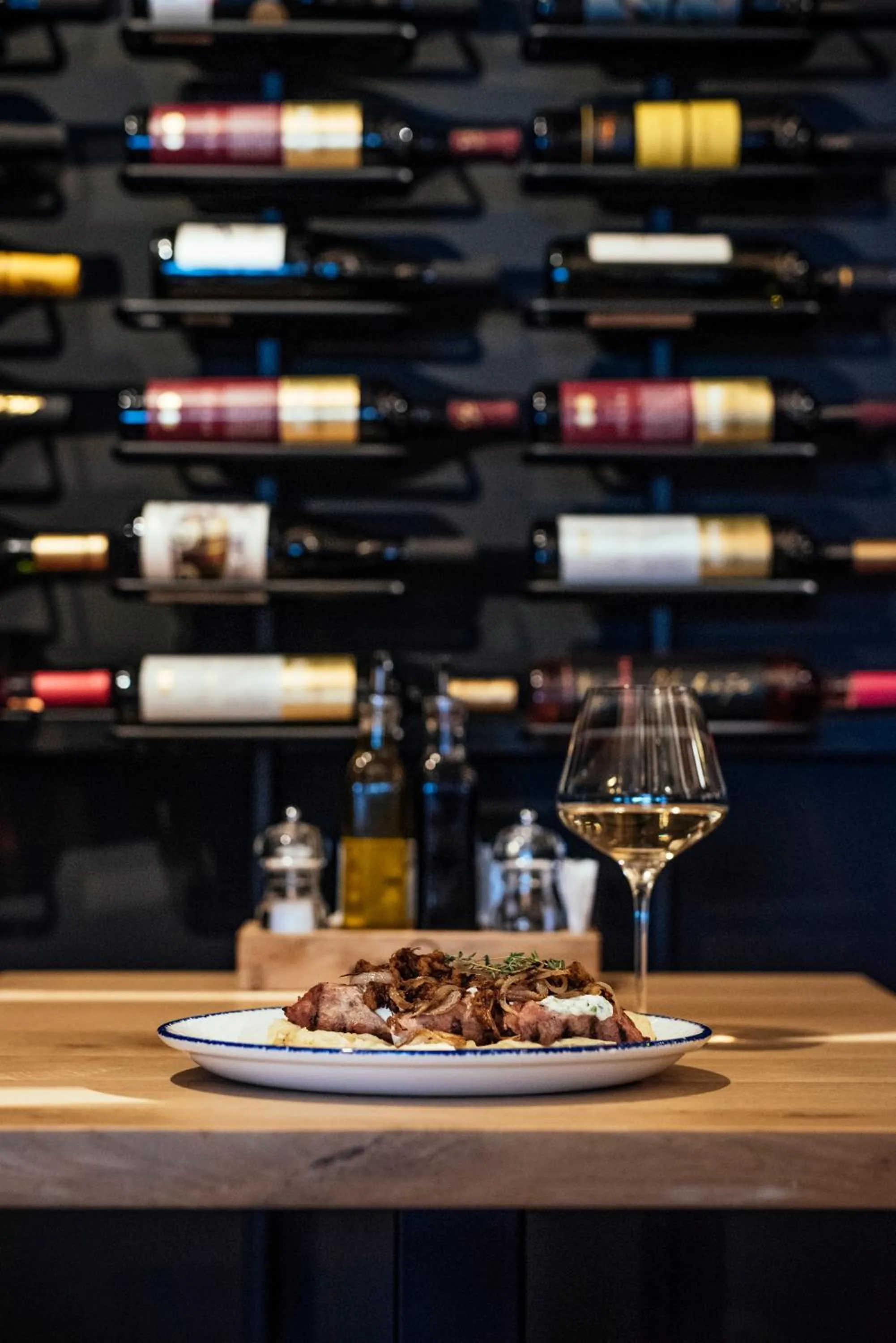 Restaurant/places to eat in Korpa Deli Rooms