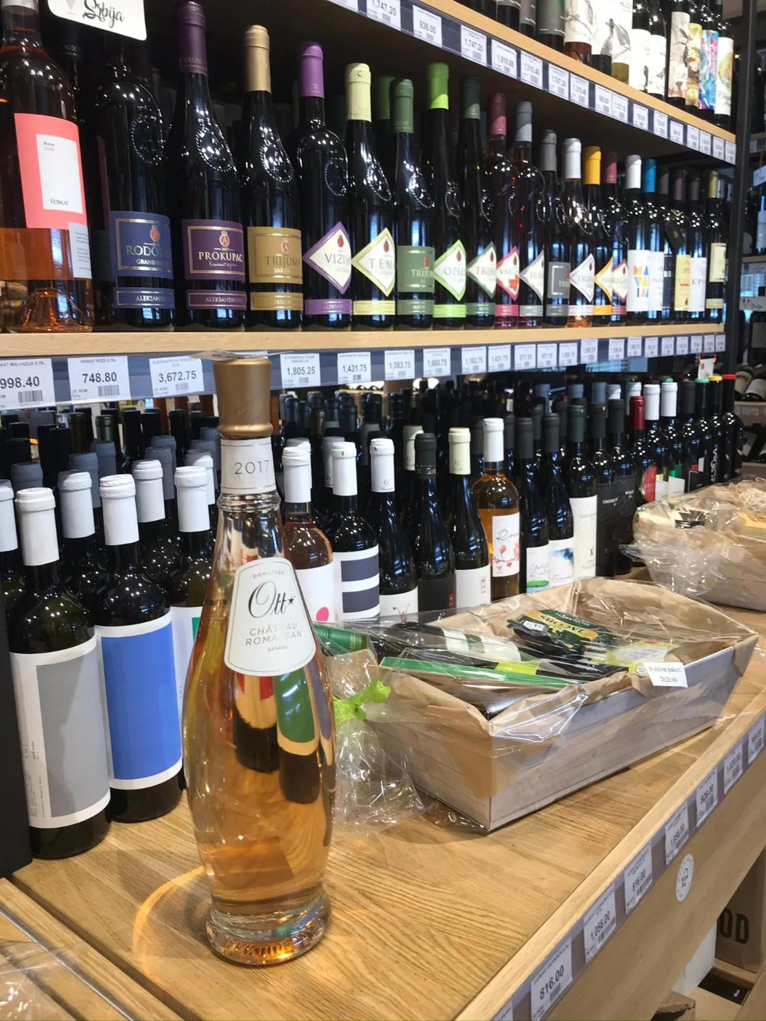 On-site shops in Korpa Deli Rooms