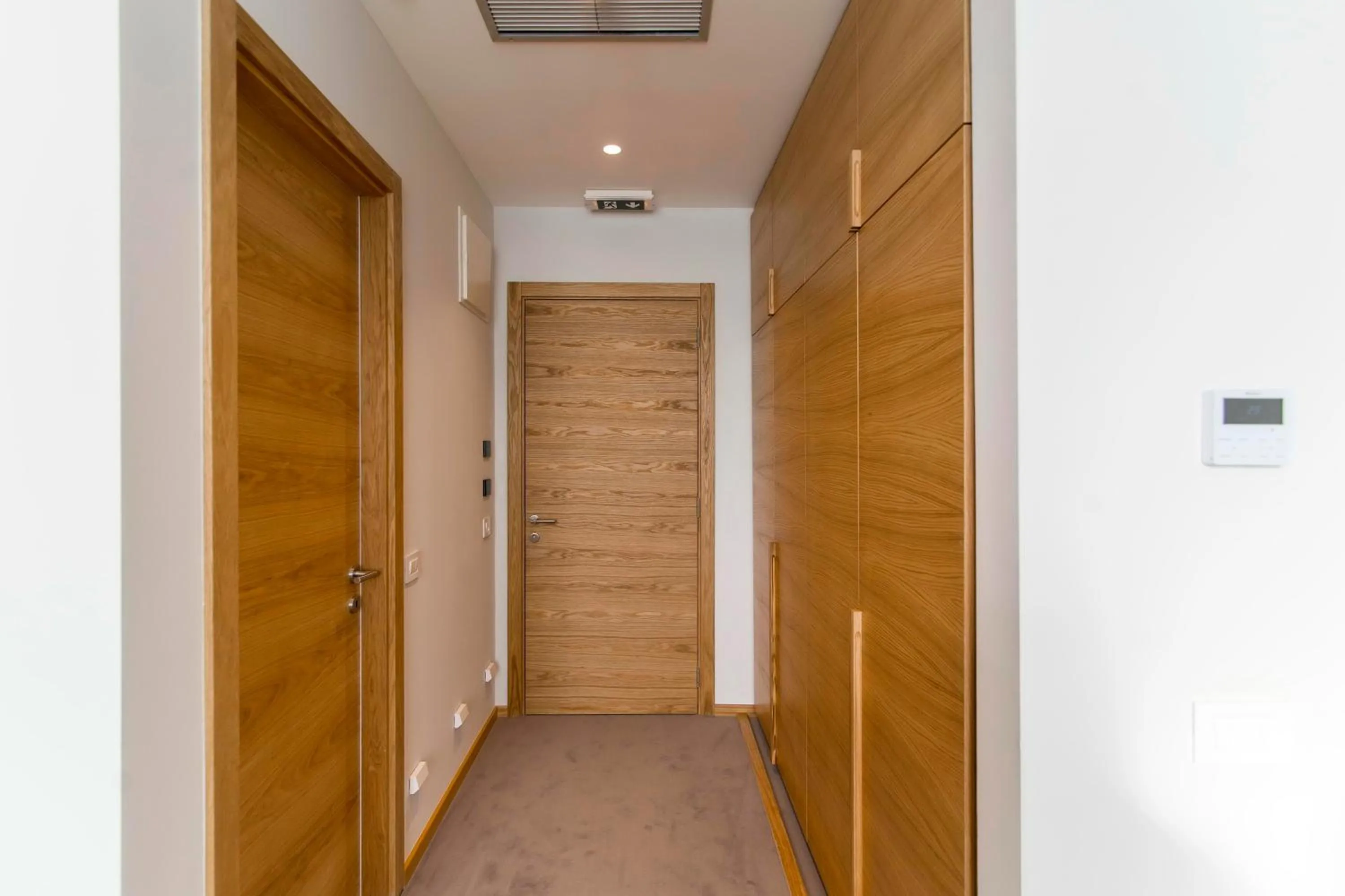 Photo of the whole room in Korpa Deli Rooms