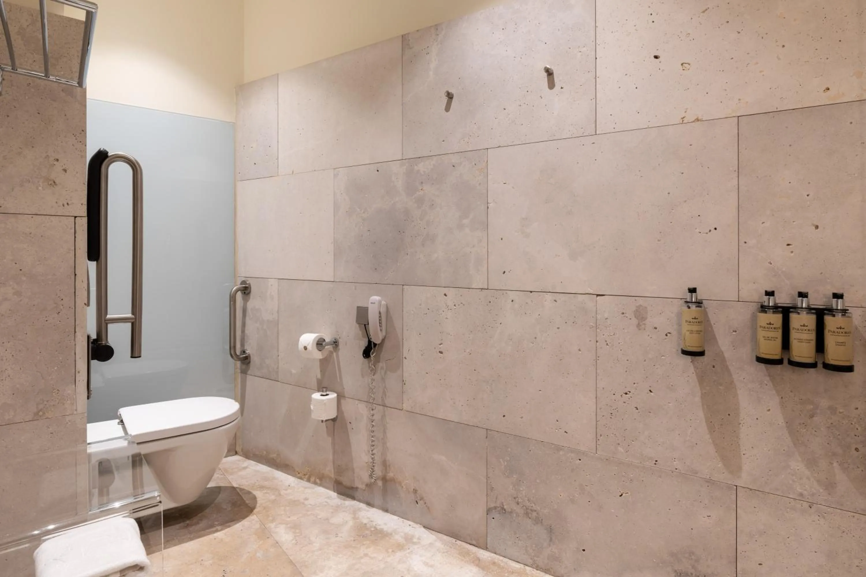 Bathroom in Parador de Alcalá de Henares