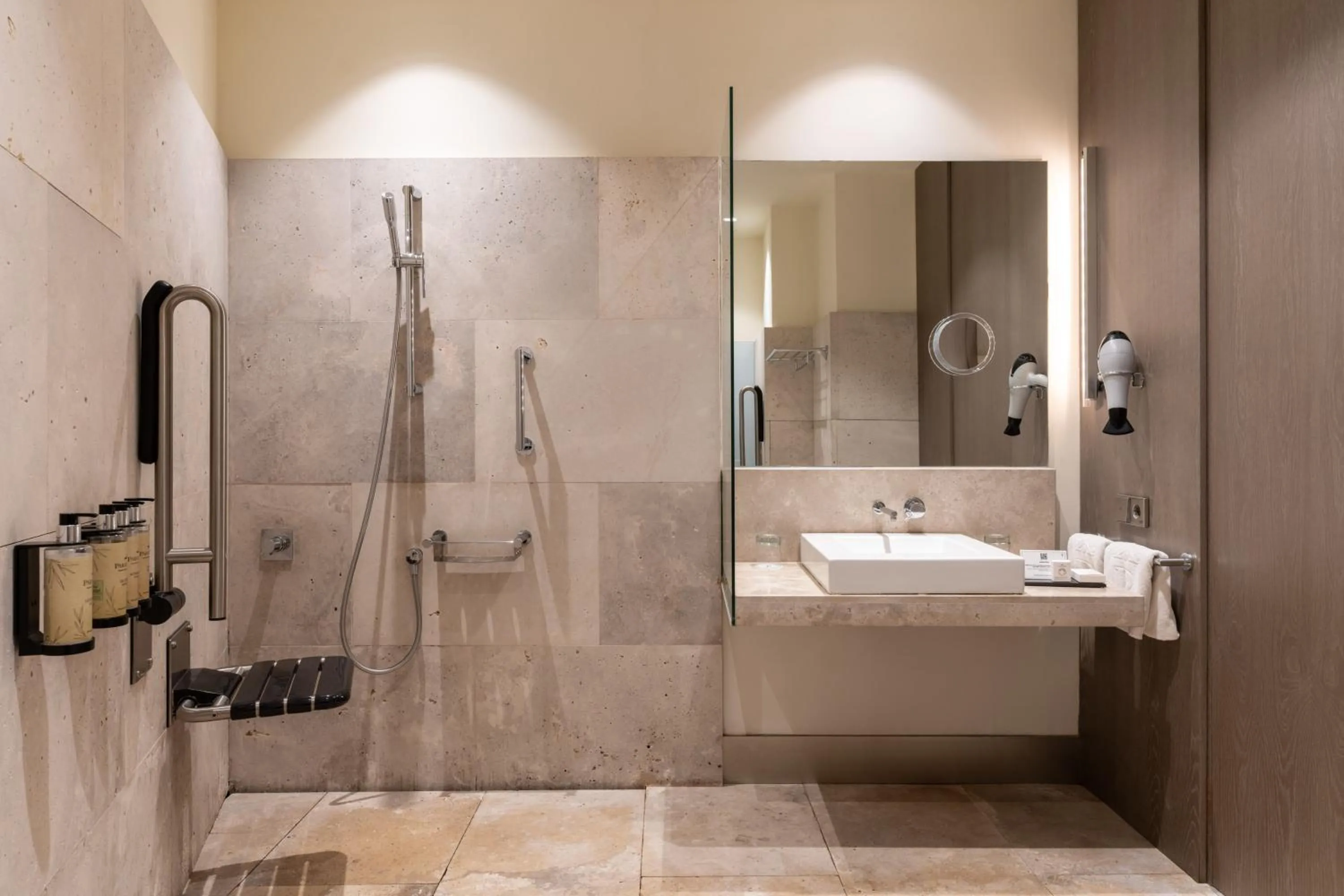 Bathroom in Parador de Alcalá de Henares