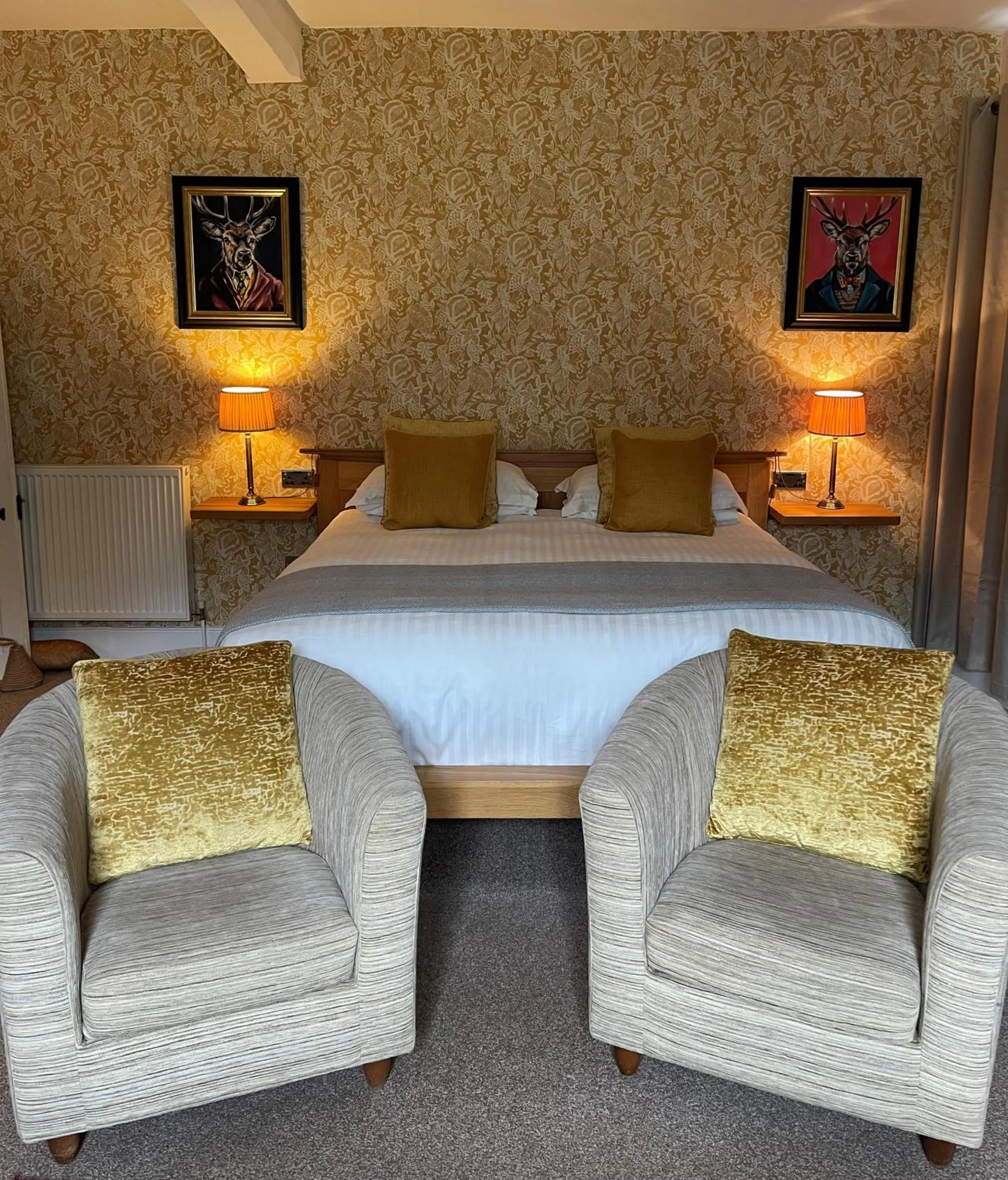 Bed in Rollestone Manor B&B and Restaurant