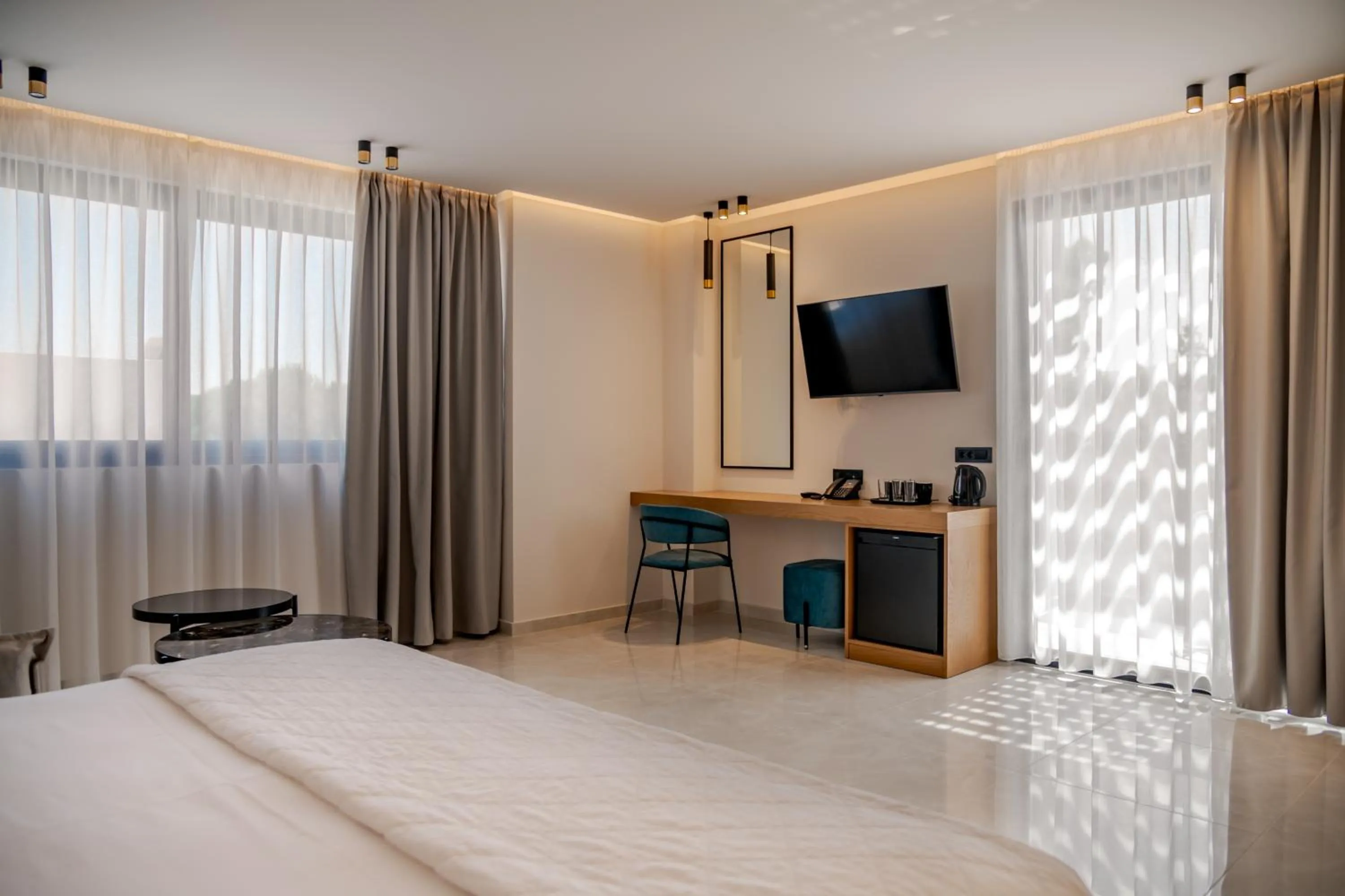 Seating area, Bed in Canadian Hotel