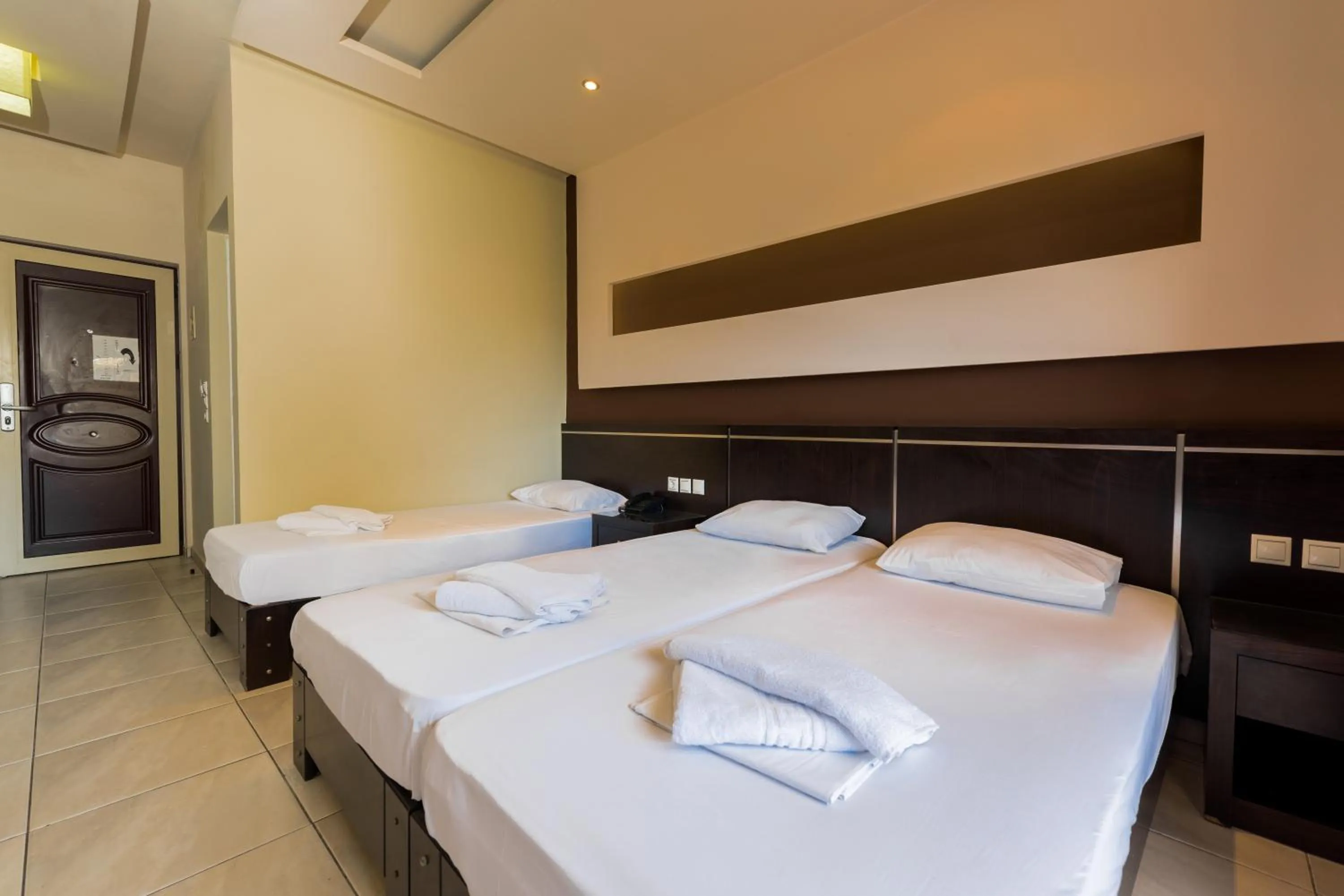 Bedroom, Bed in Canadian Hotel