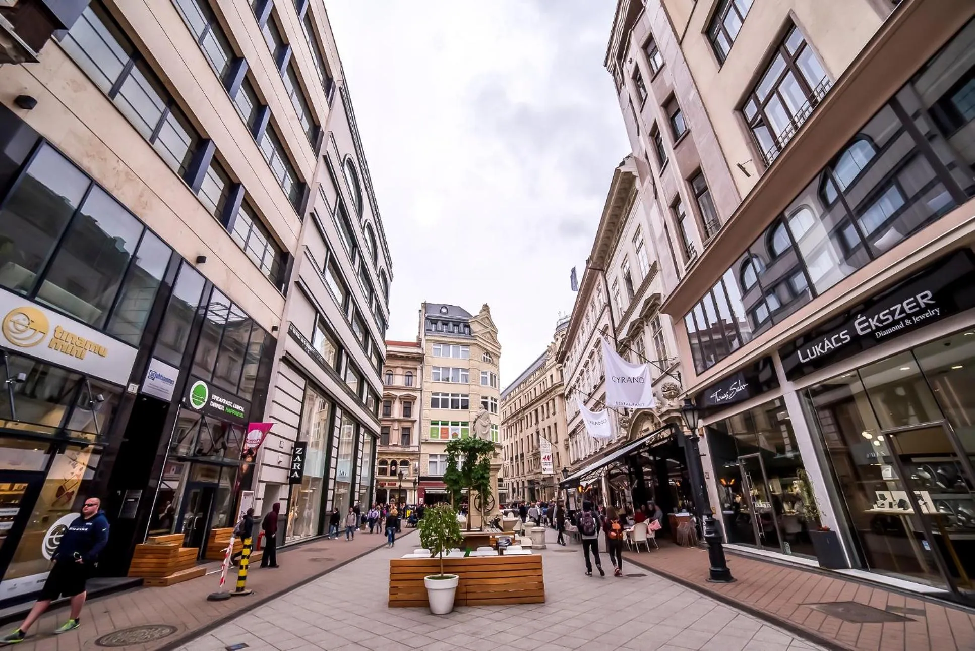 Street view in 2B Hostel & Rooms