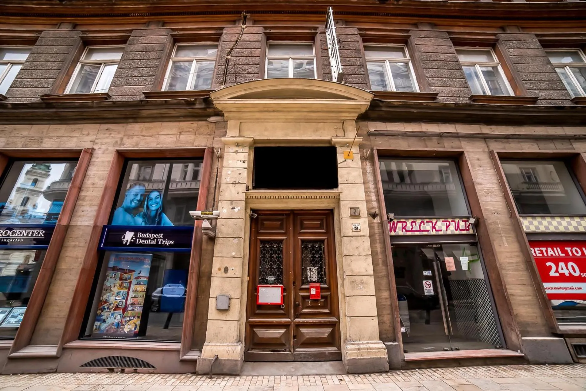 Facade/entrance in 2B Hostel & Rooms