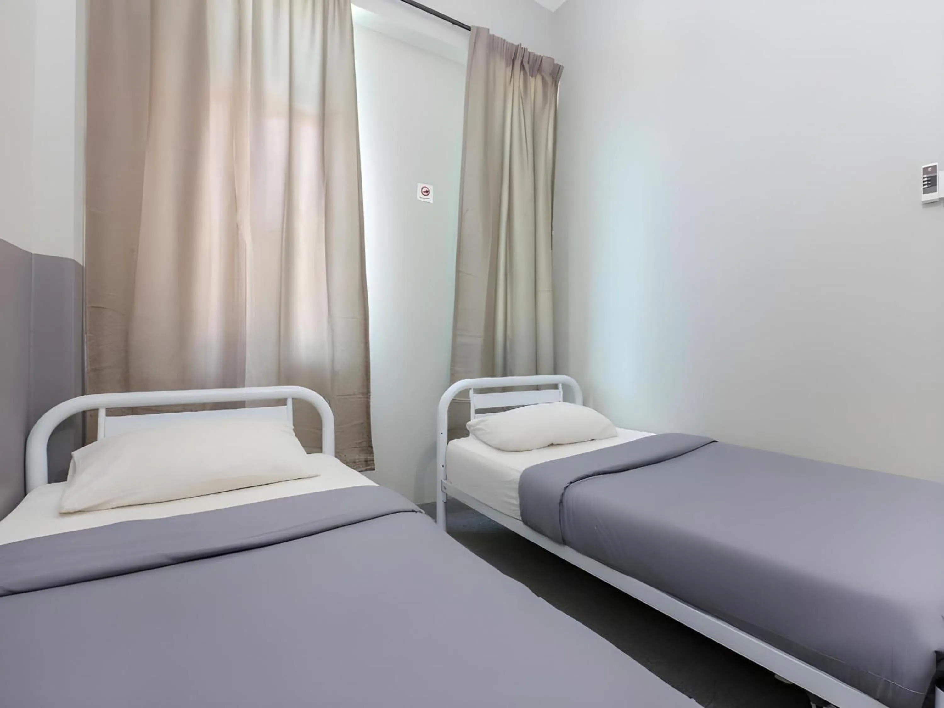 Photo of the whole room in SPOT ON 89751 Bed Station Guest House