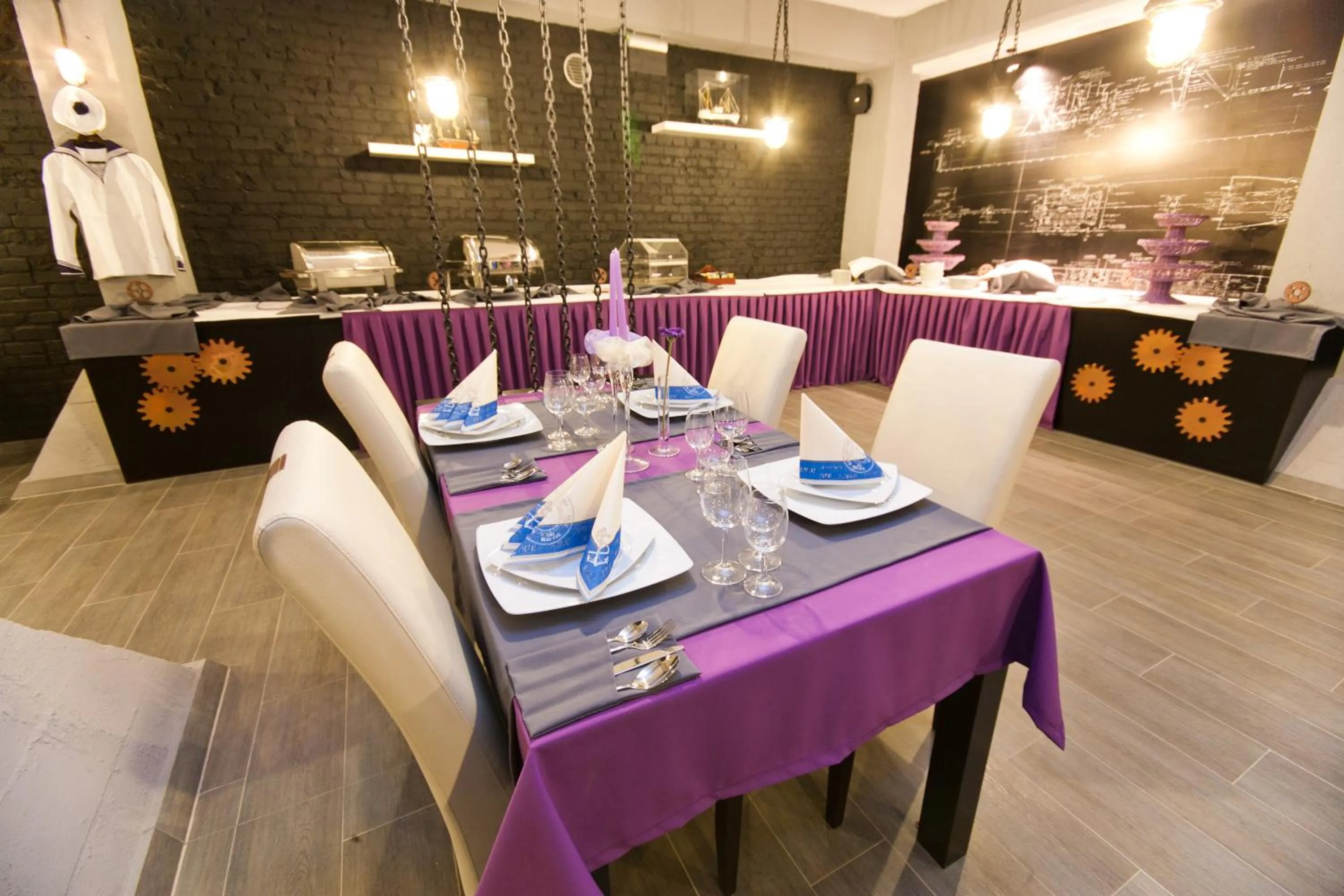 Restaurant/places to eat in Hotel Malinowski Business