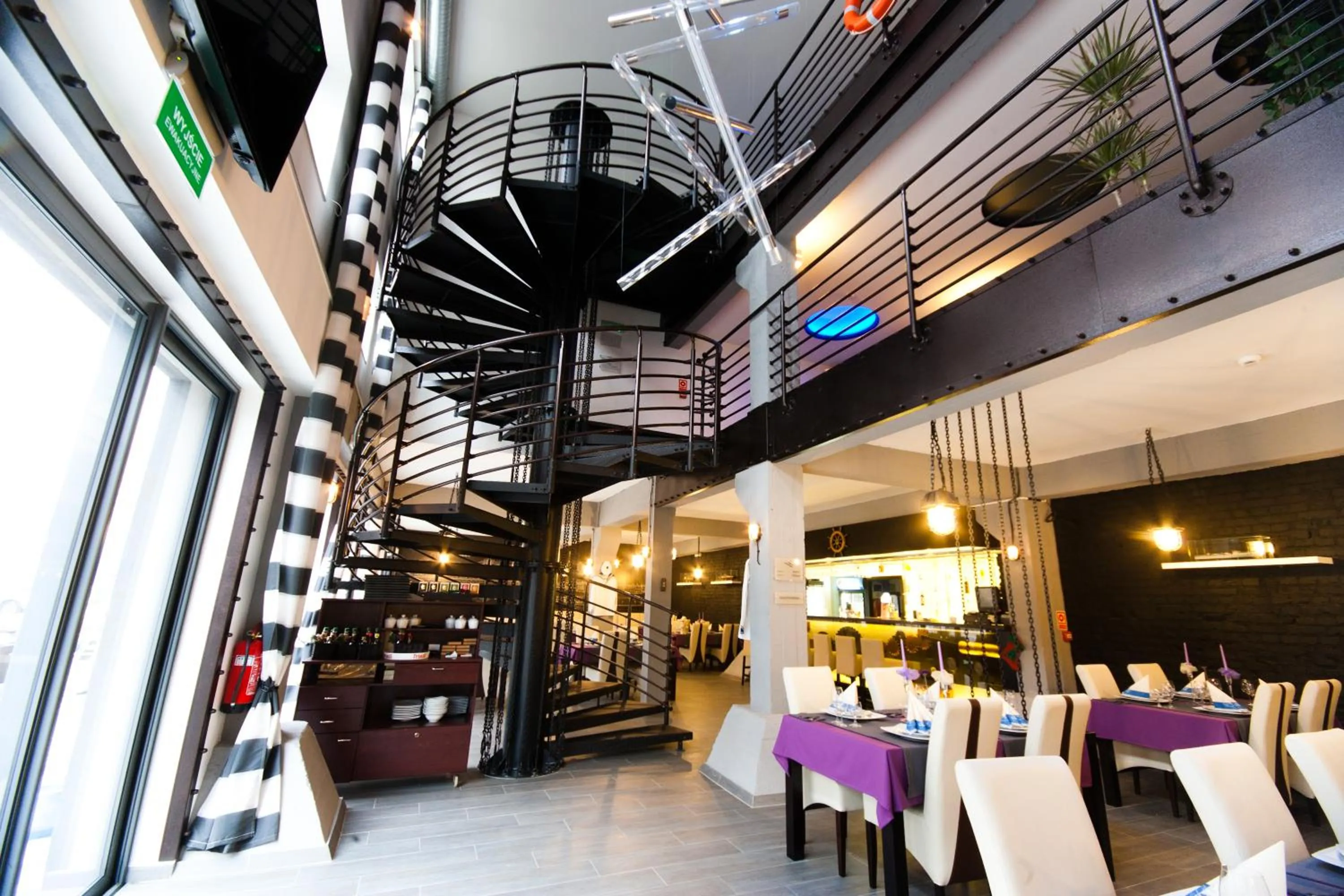 Restaurant/places to eat in Hotel Malinowski Business