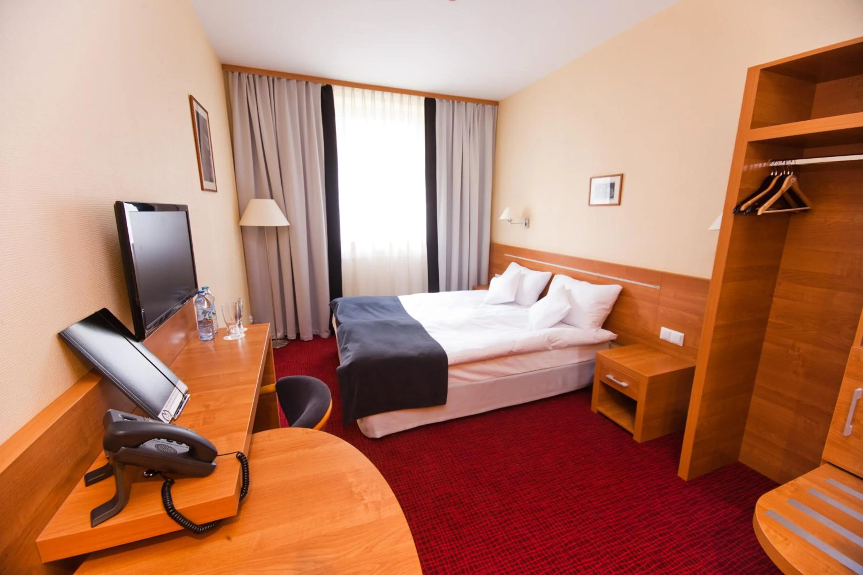 Photo of the whole room, Bed in Hotel Malinowski Business