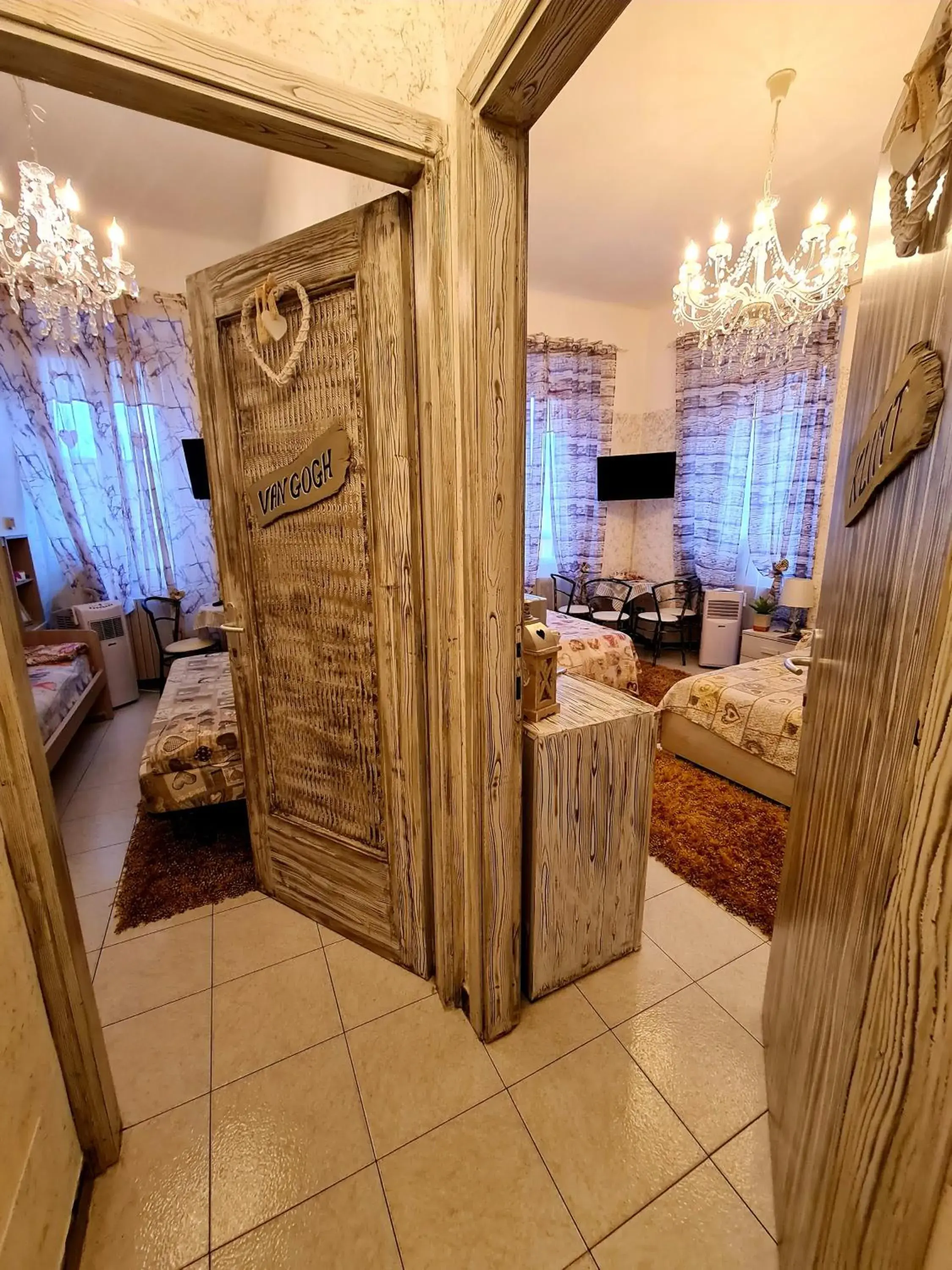 Budget Twin Room - single occupancy in shabby chic Budget Twin Room - single occupancy in shabby chic