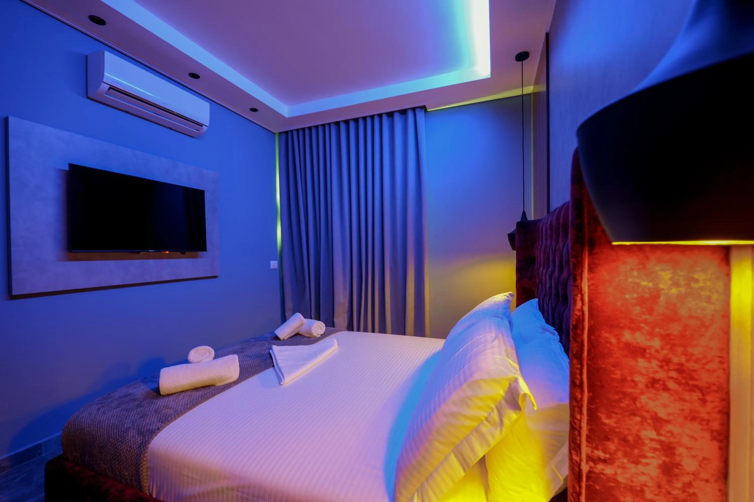 Bed in Hotel Piramida