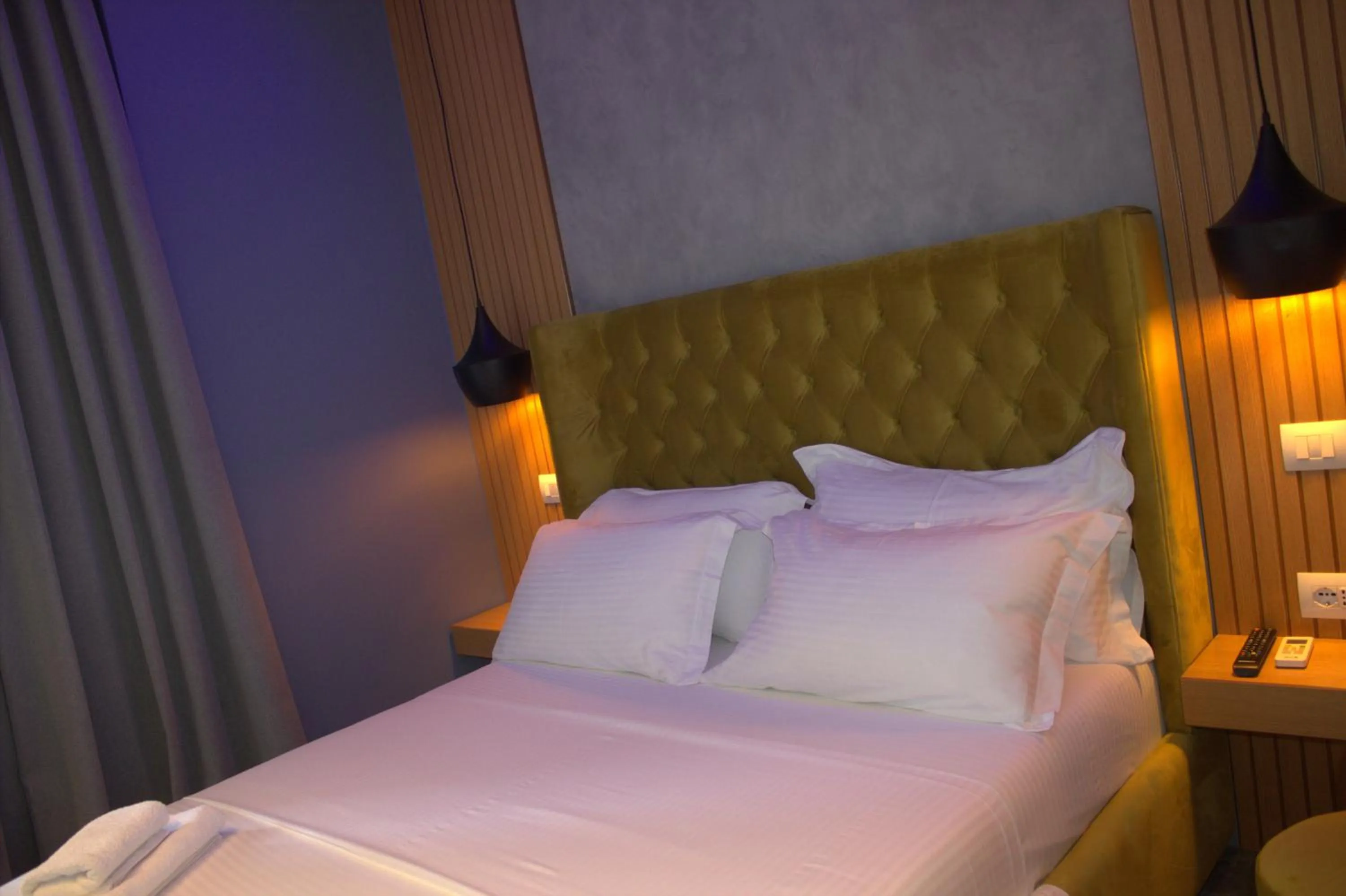 Bedroom, Bed in Hotel Piramida