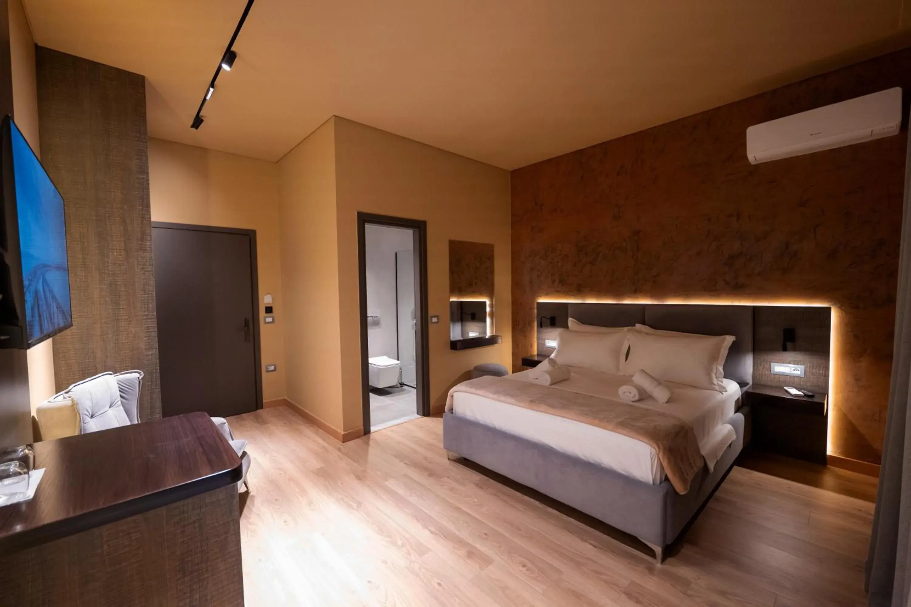 Deluxe Double Room with Balcony in Hotel Piramida Deluxe Double Room with Balcony in Hotel Piramida