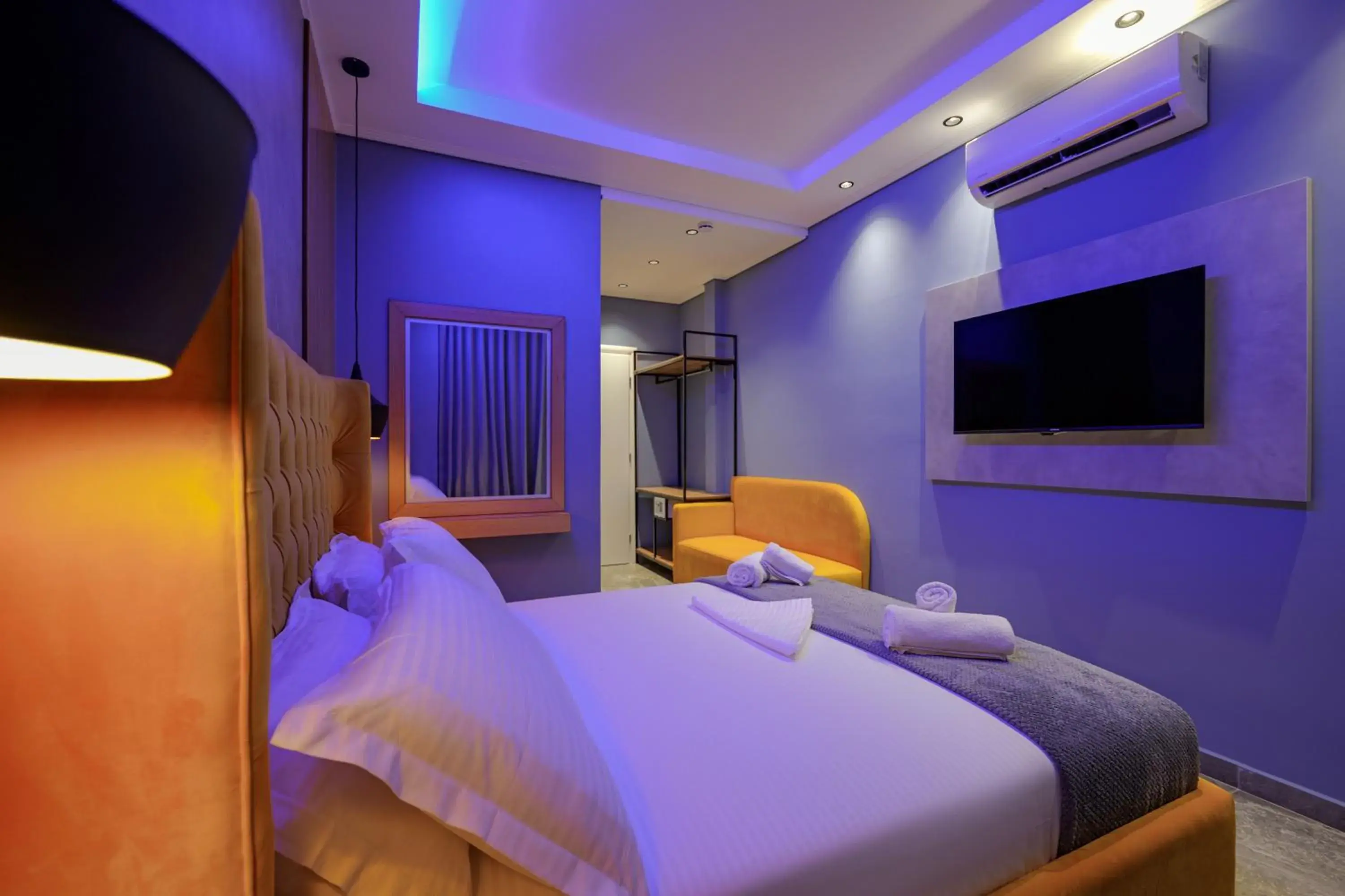 Double Room with Pool View in Hotel Piramida Double Room with Pool View in Hotel Piramida