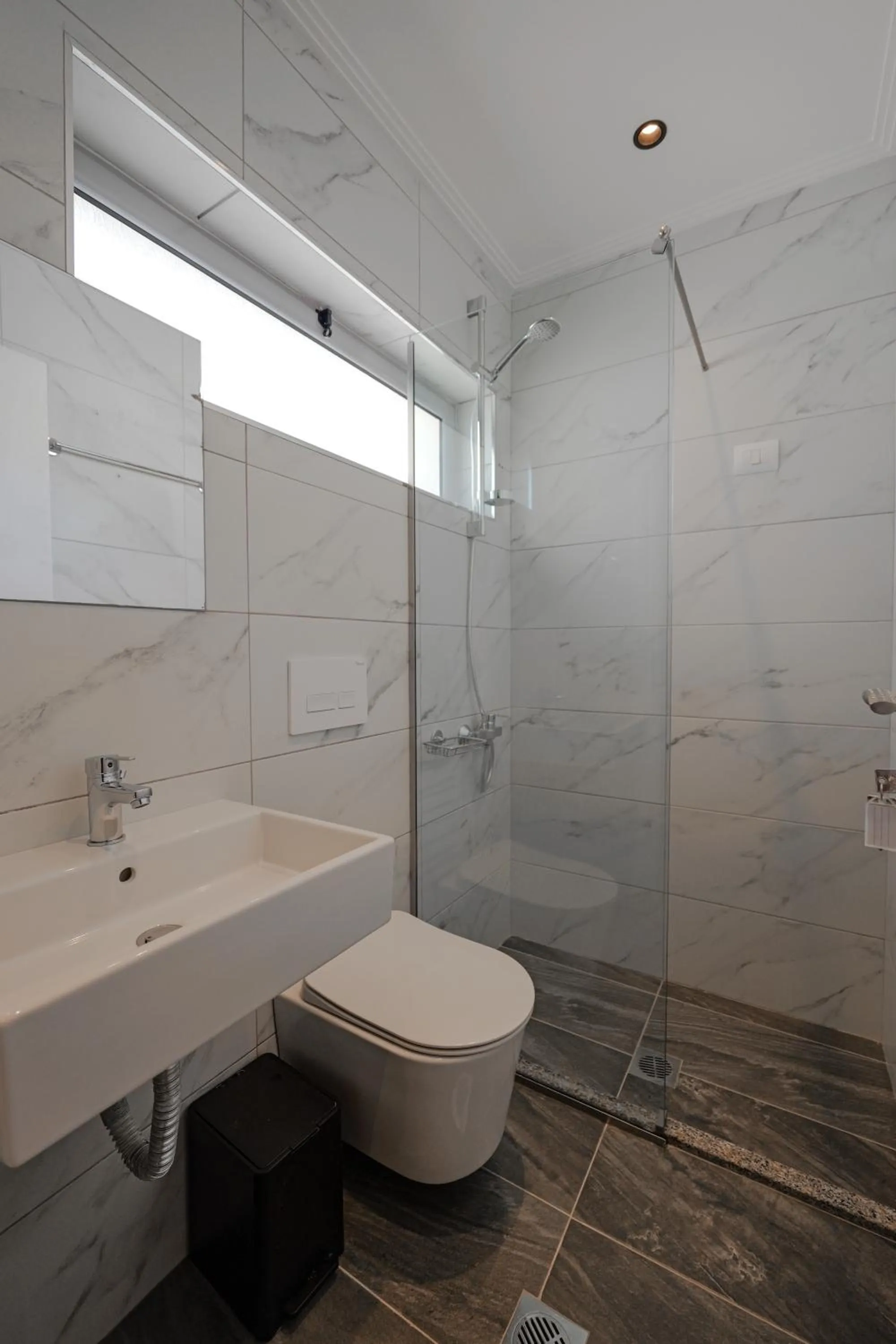 Shower in Hotel Piramida