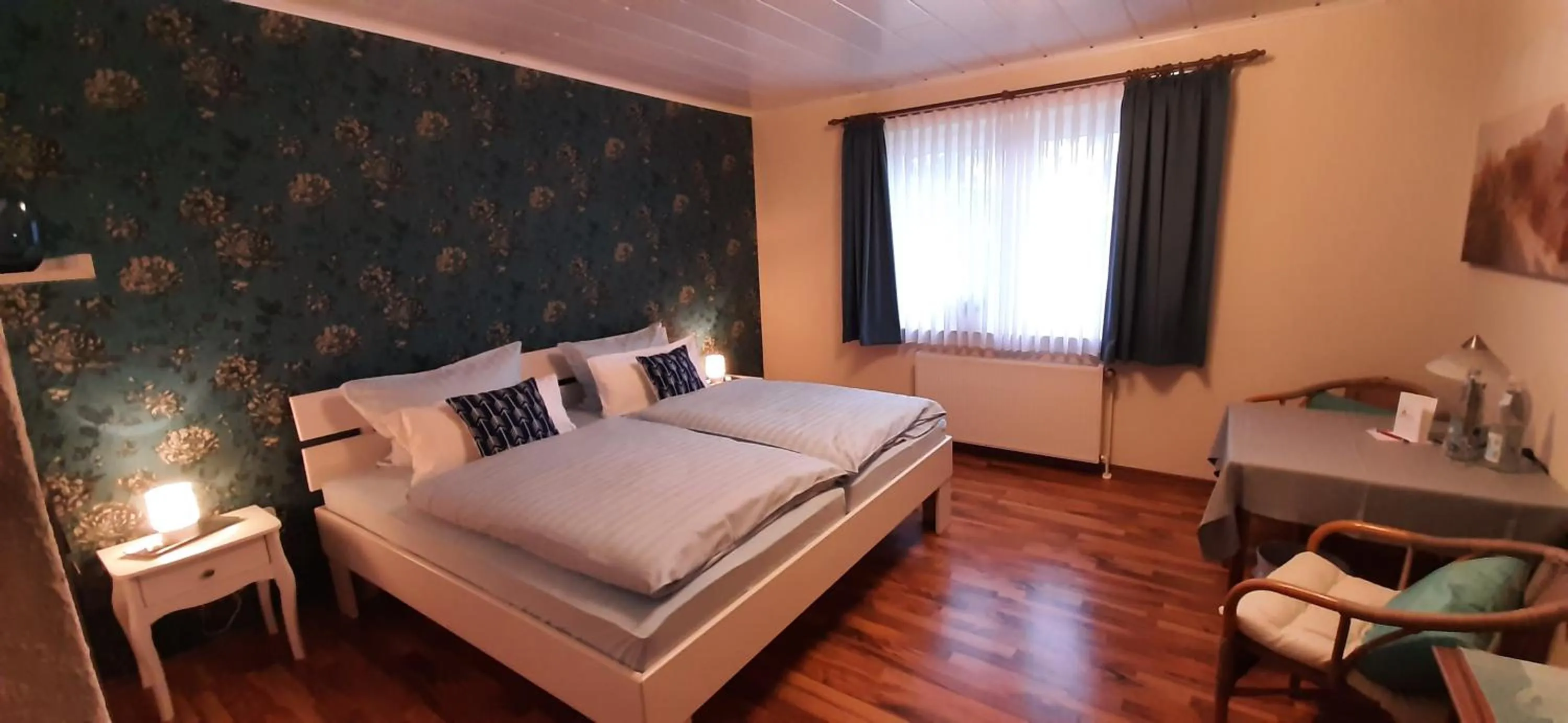 Bed in Motel Hamberger Krug