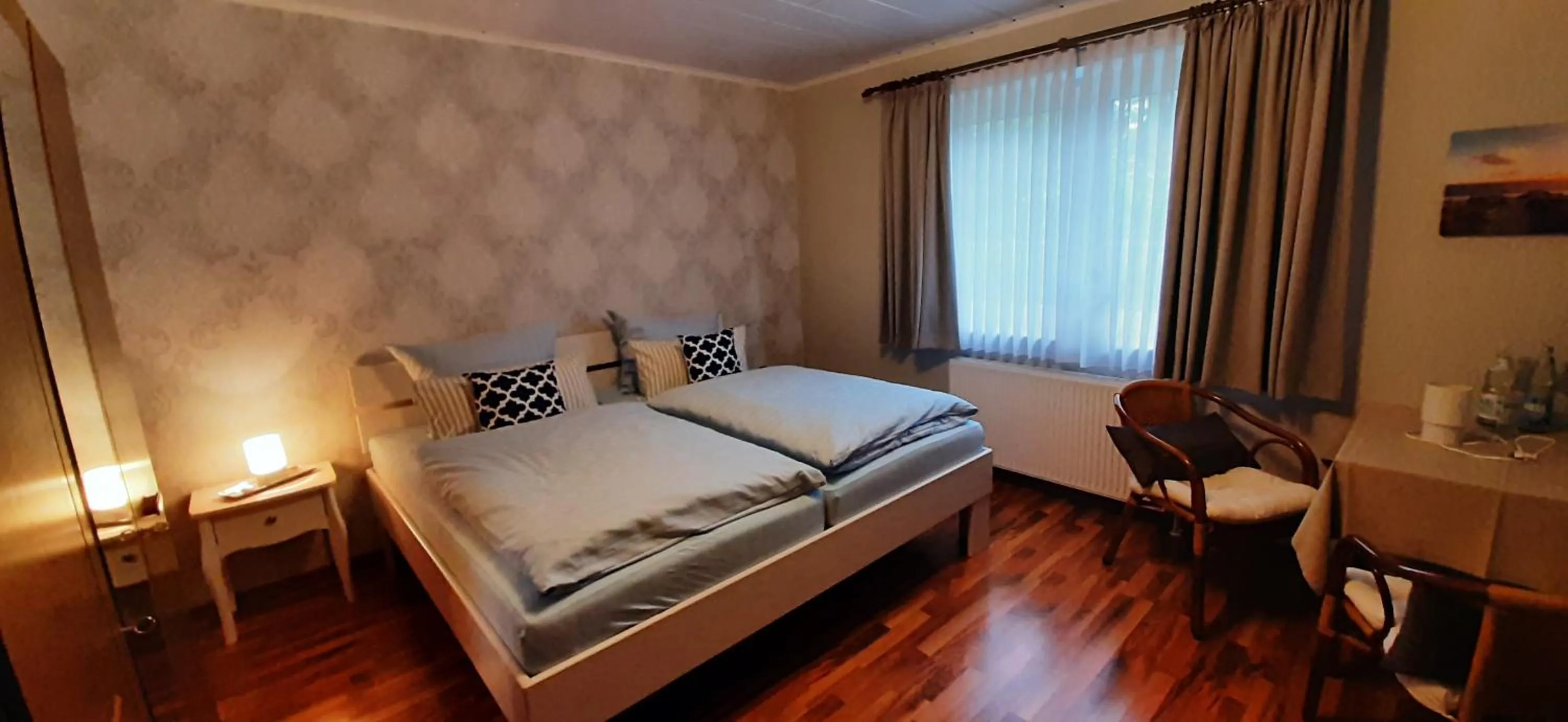 Bed in Motel Hamberger Krug