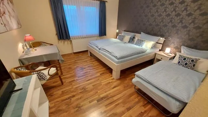 Photo of the whole room, Bed in Motel Hamberger Krug