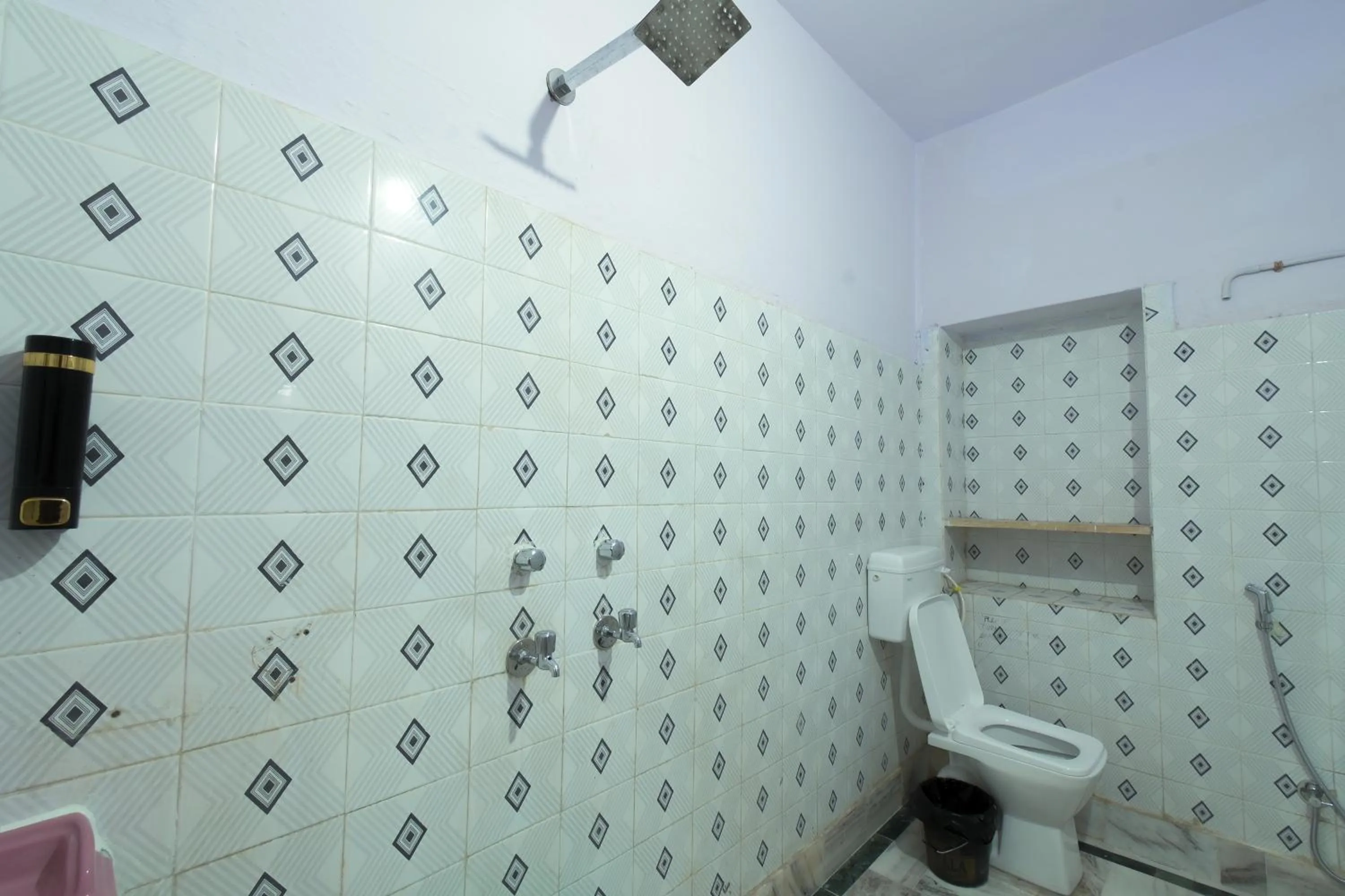 Bathroom in Hotel Renuka