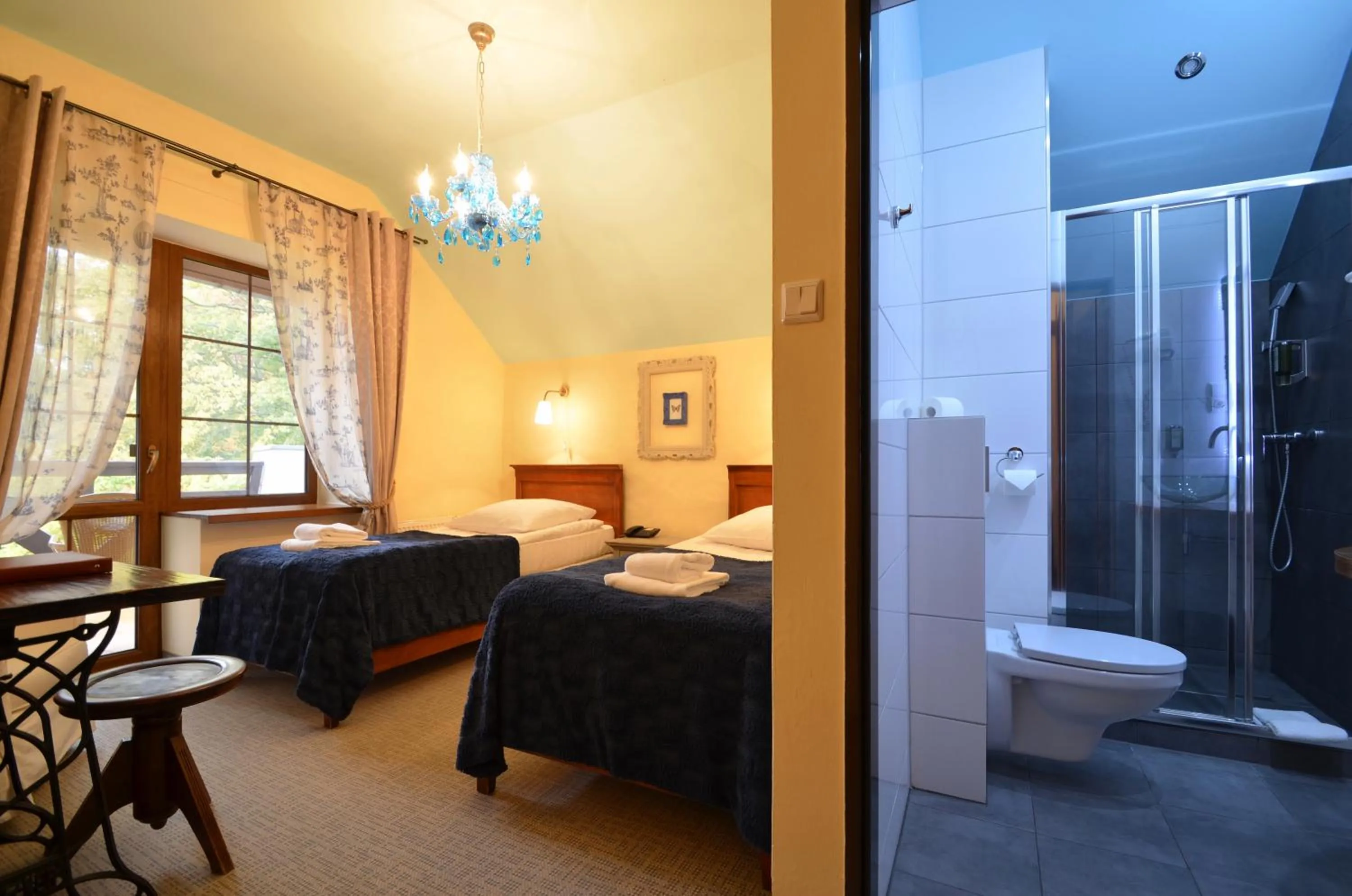 Bathroom, Bed in Hotel Dworek nad Regą