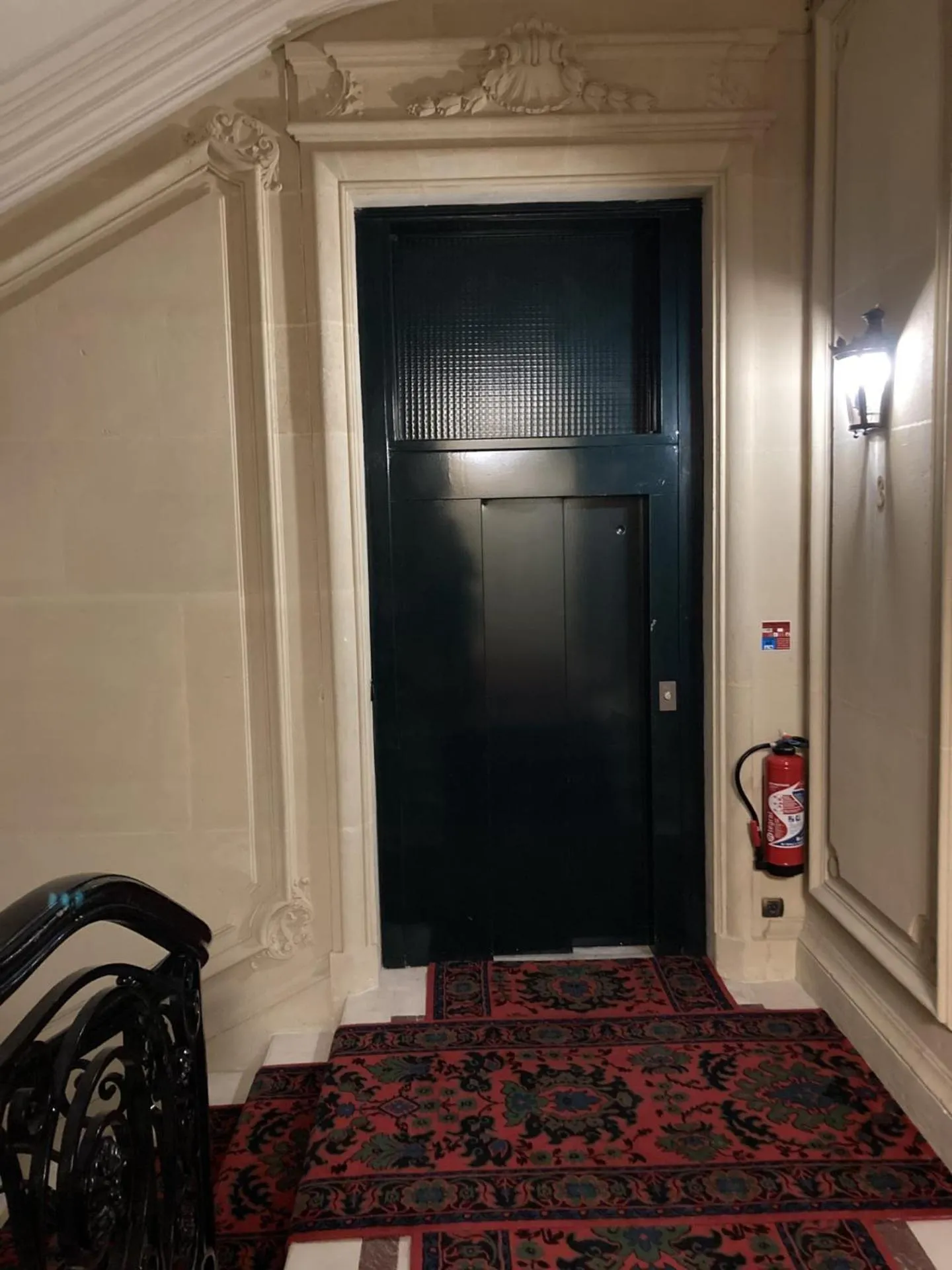 elevator in Parc Monceau