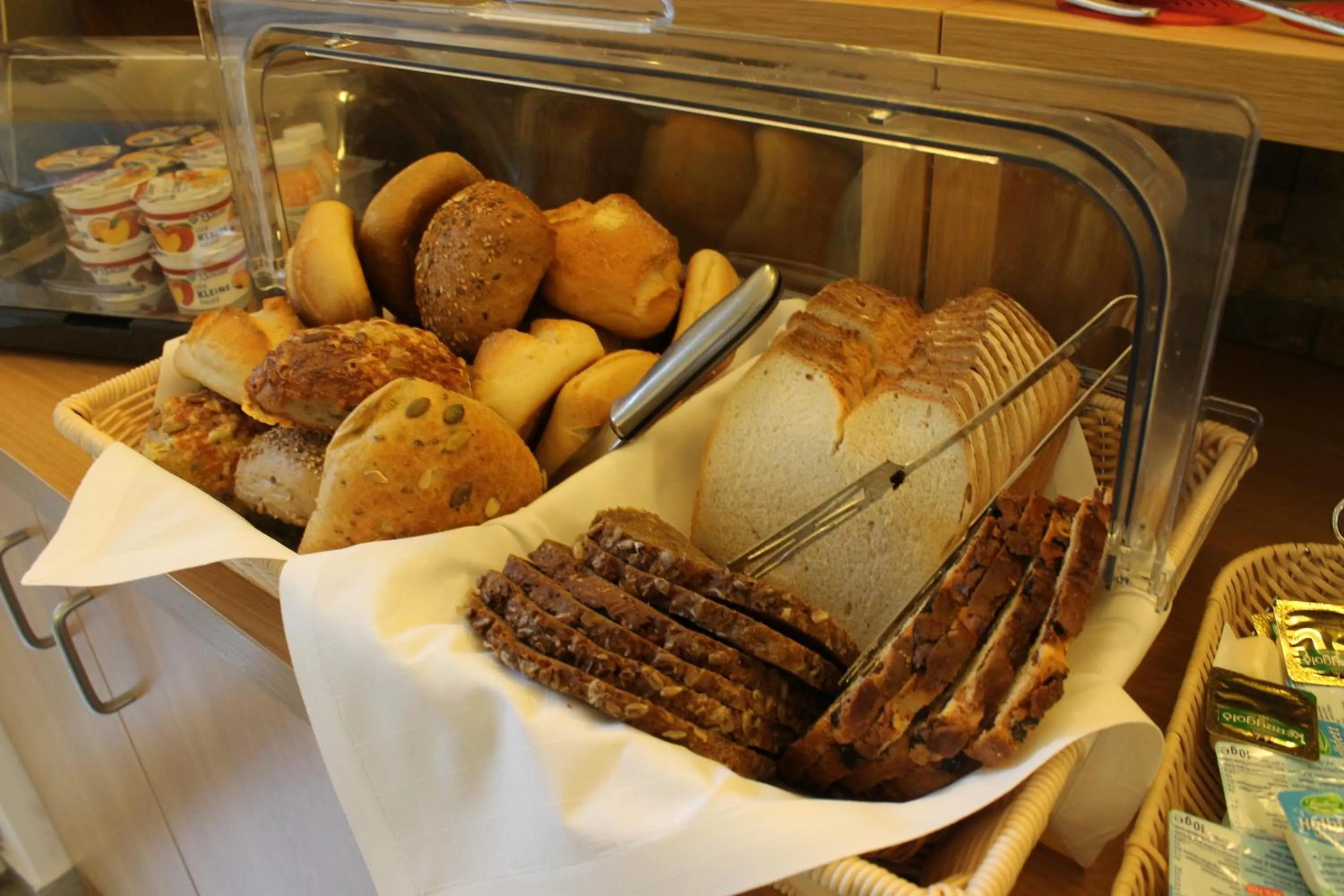 Restaurant/places to eat in Pur Hotel