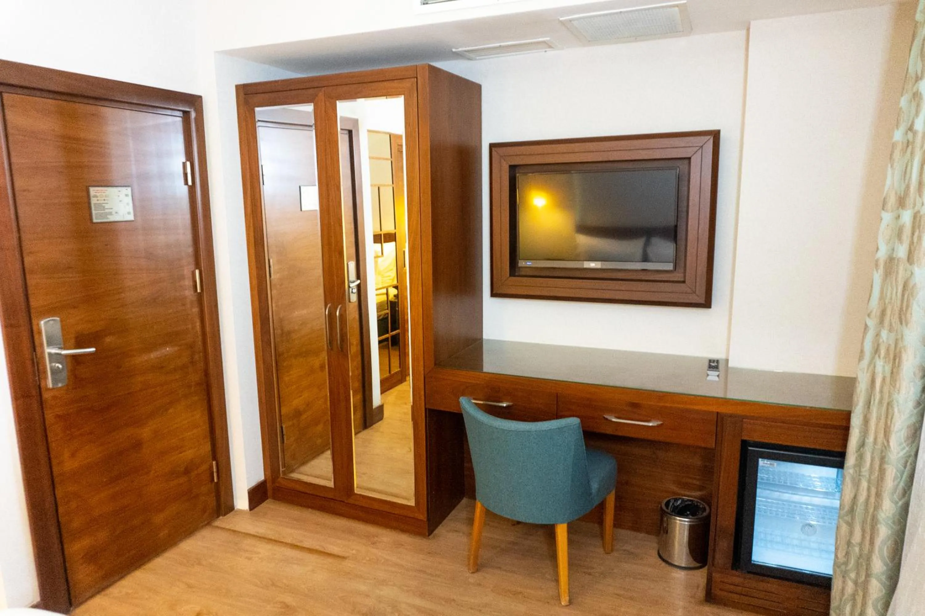 TV and multimedia in Long Stay İstanbul Hotel